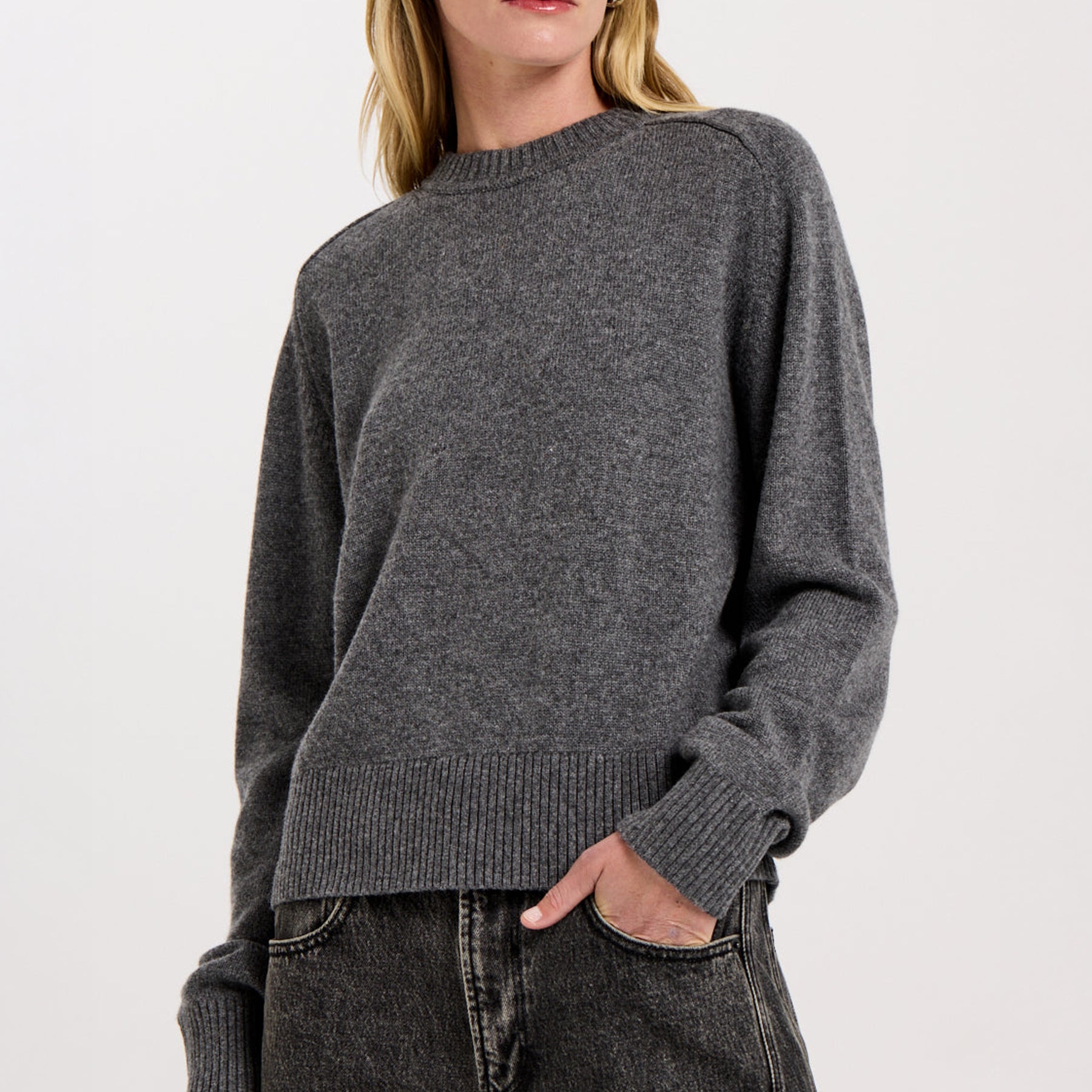 HENNE | Sylvan Sweater in Charcoal | The UNDONE