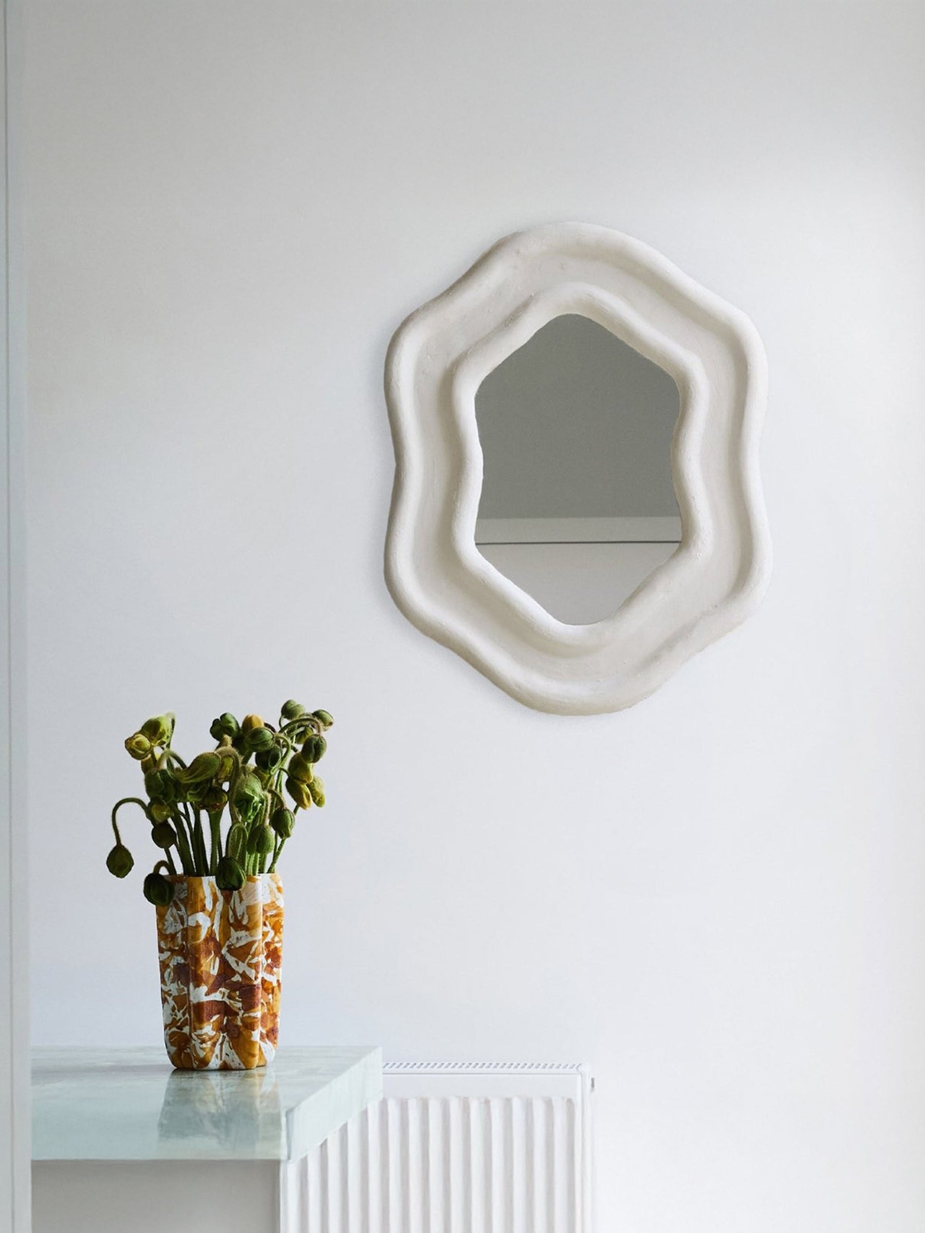 Lucy Montgomery X Jardan | Onda Mirror Small in White | The UNDONE
