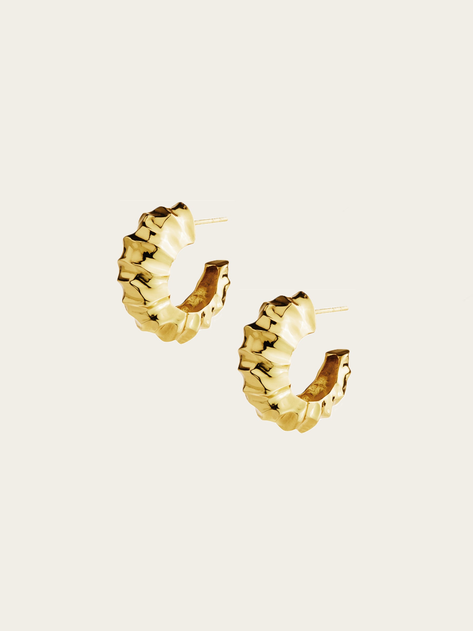Rylan | Hammered Hoop Earrings in Gold | The UNDONE