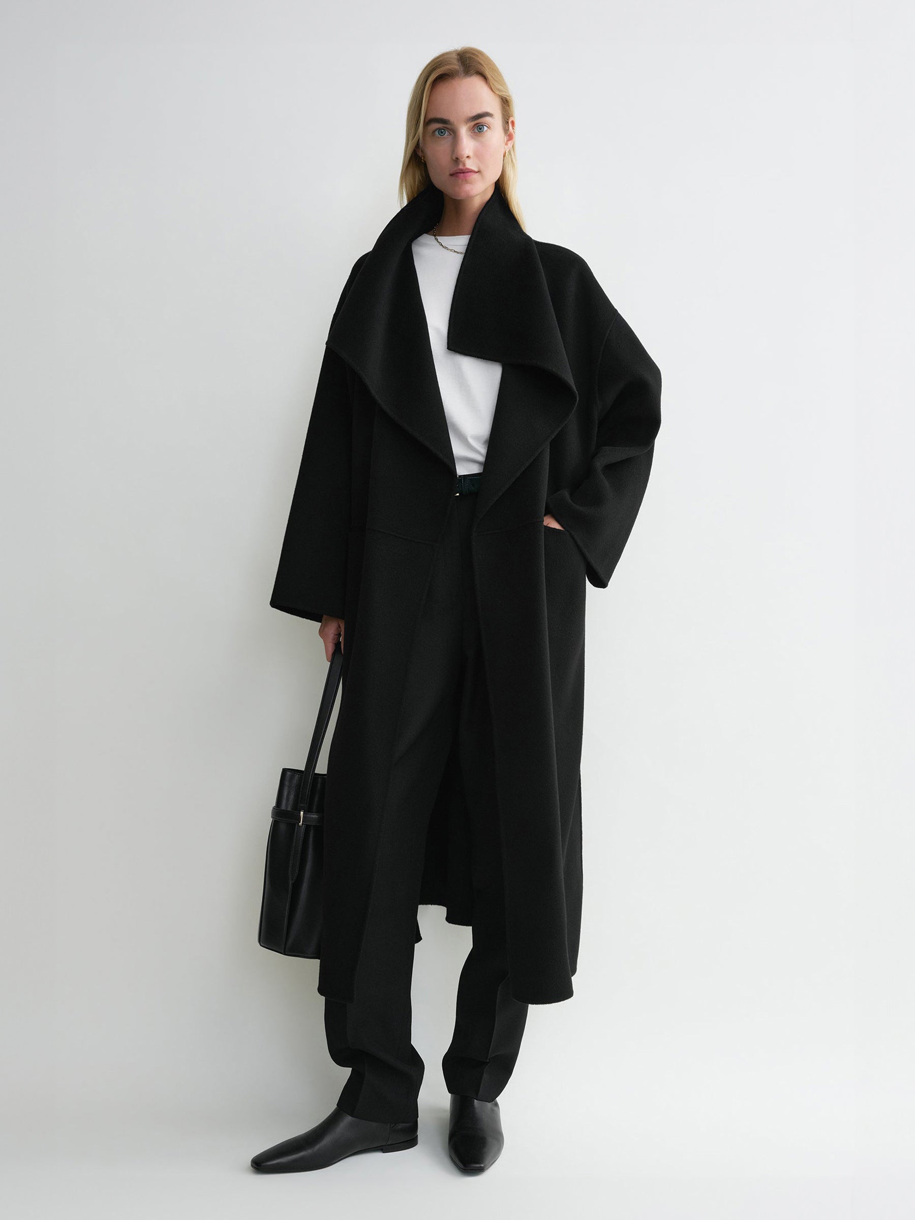 TOTEME | Signature Wool Cashmere Coat in Black | The UNDONE
