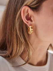 Rylan | Hammered Hoop Earrings in Gold | The UNDONE