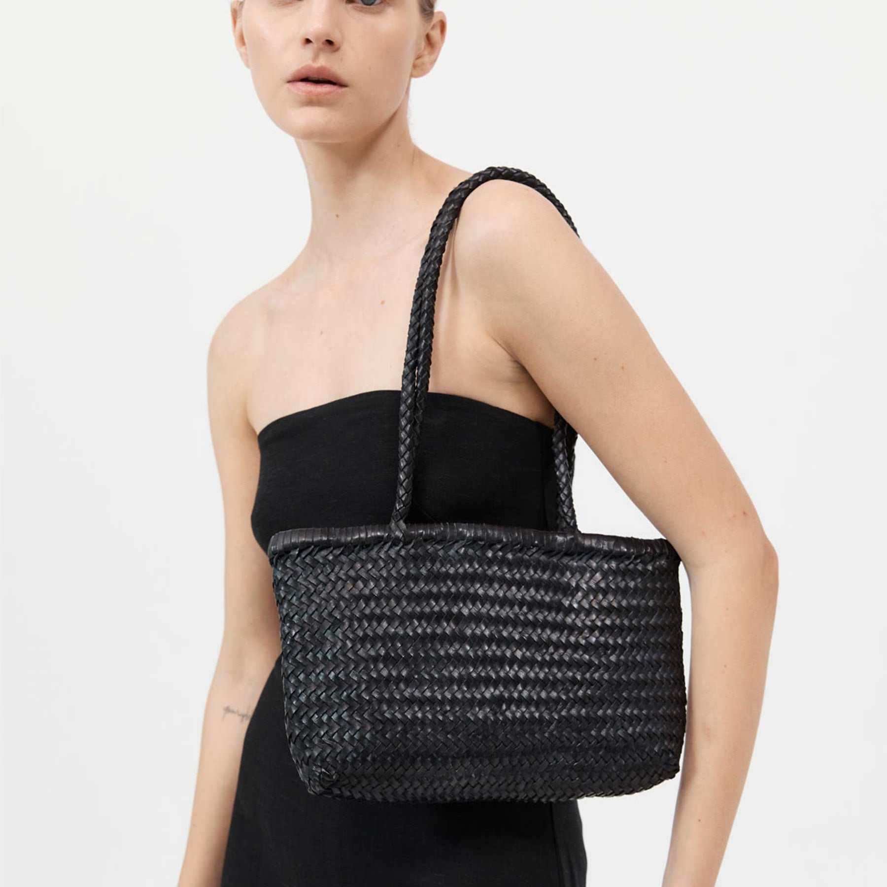 St. Agni | Petit Bagu in Black | The UNDONE