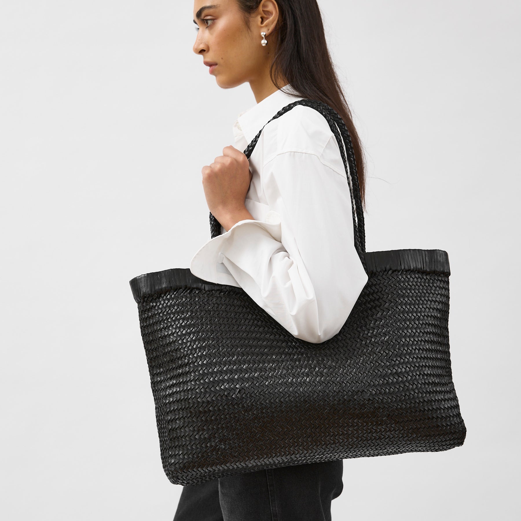 St. Agni | Wide Bagu Woven Tote in Black | The UNDONE