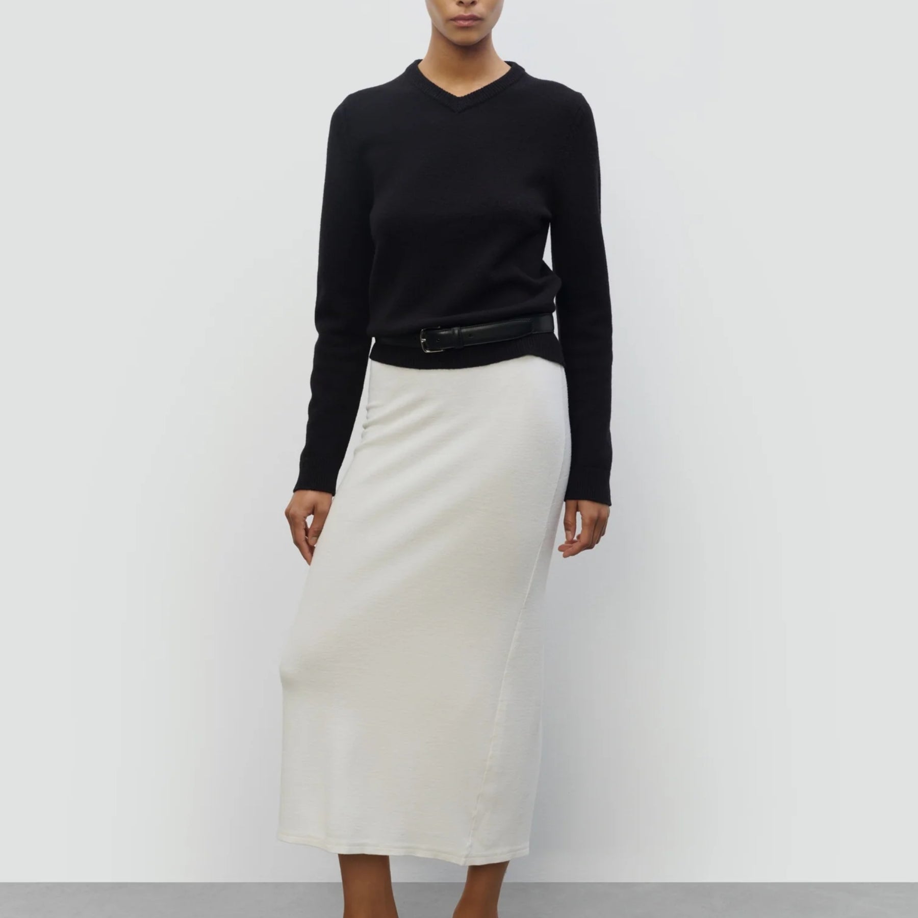 440ME Wool High VNeck in black 