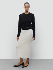 440ME Wool High VNeck in black 