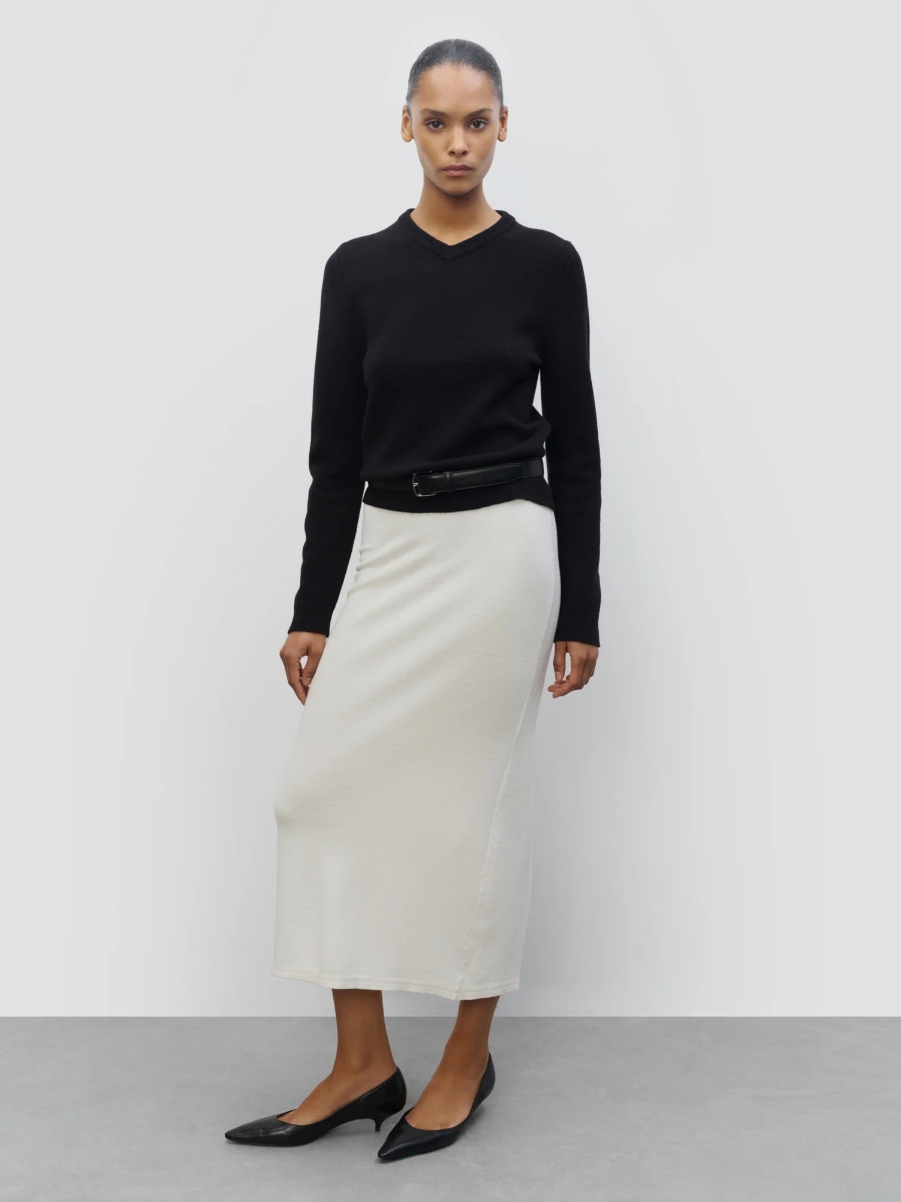 440ME Wool High VNeck in black 