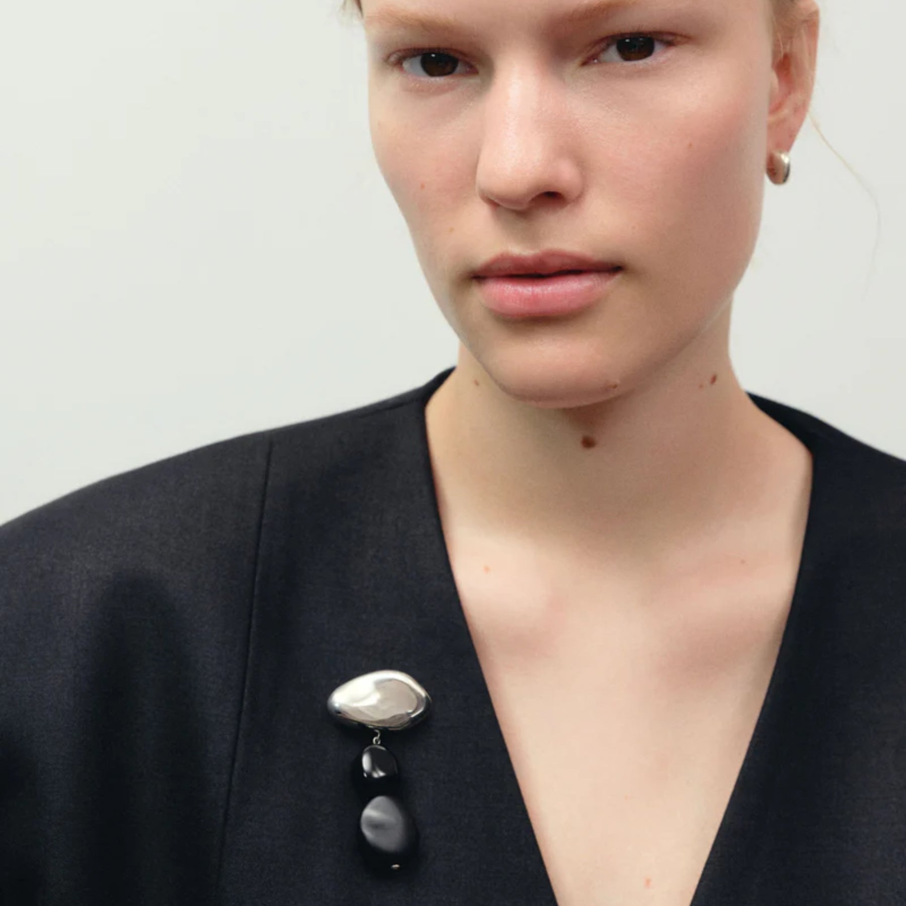 Agmes Tess Brooch in Black Onyx