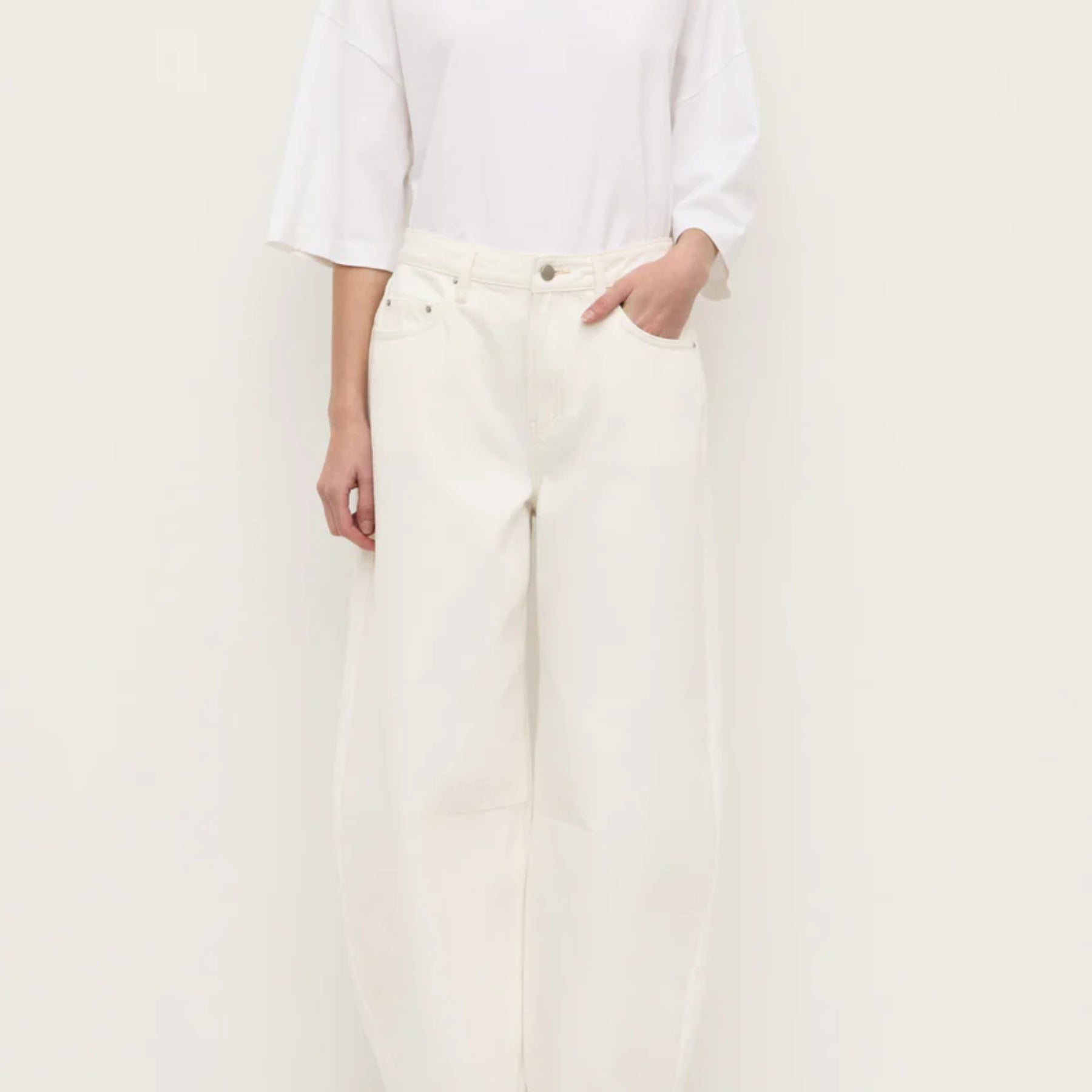 Assembly Label High Rise Barrel Jean in White
