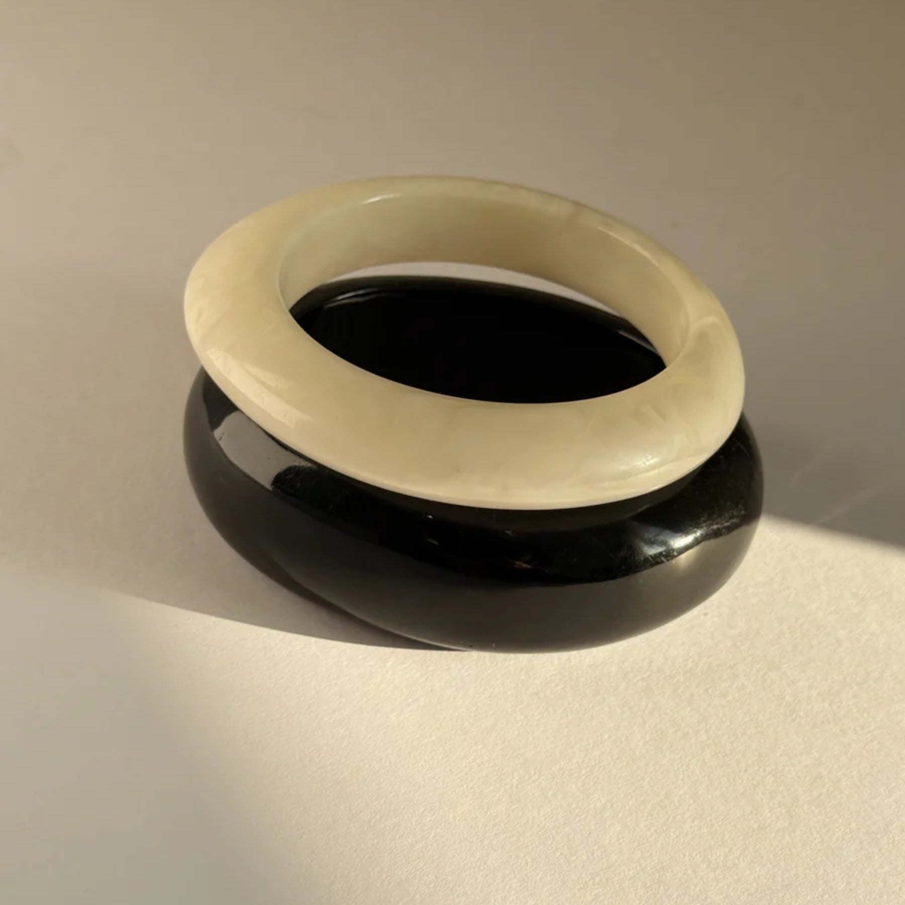 Constantina Vintage | 1960's-1970's black and white Bangle set