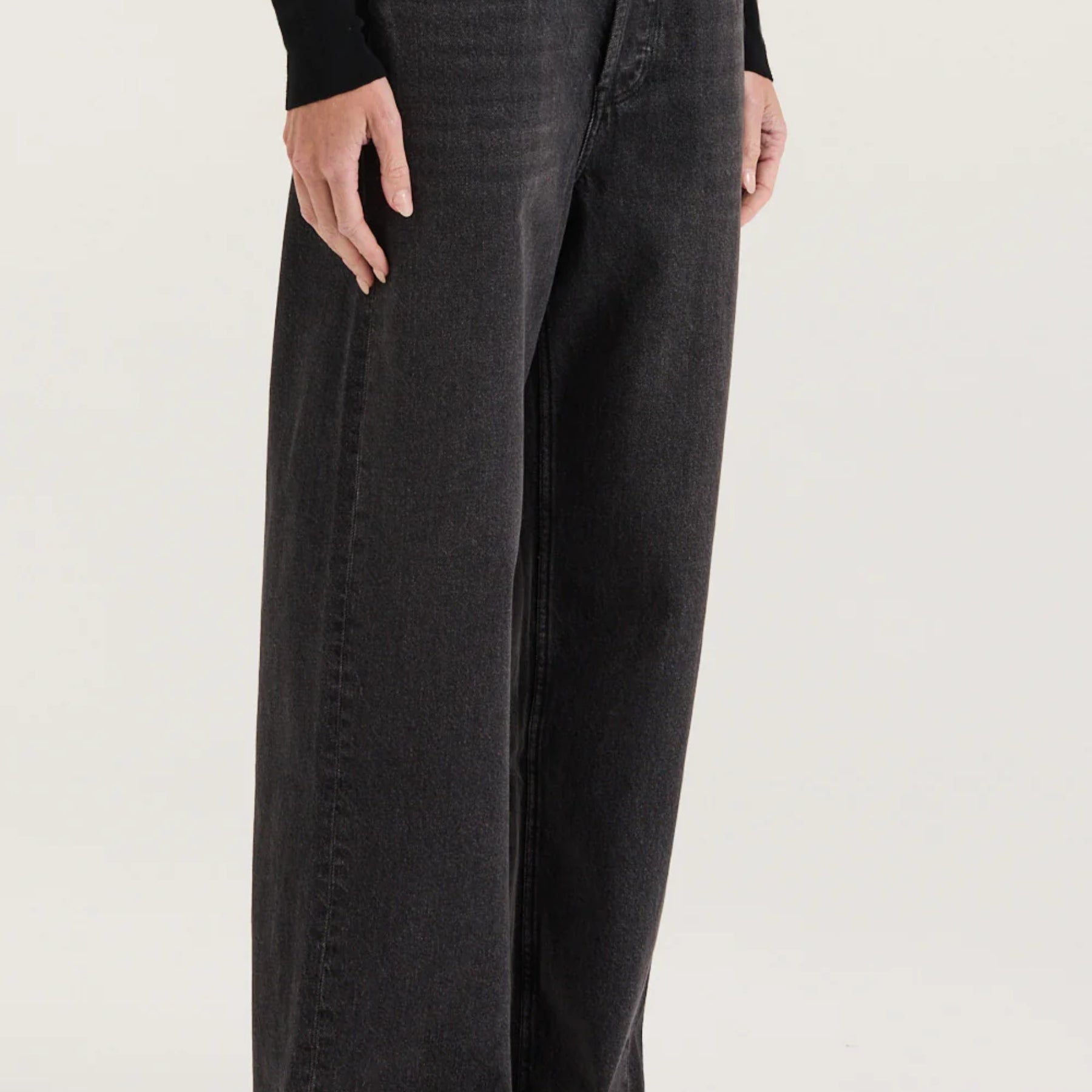 HENNE | Gisella Jean in Black Wash