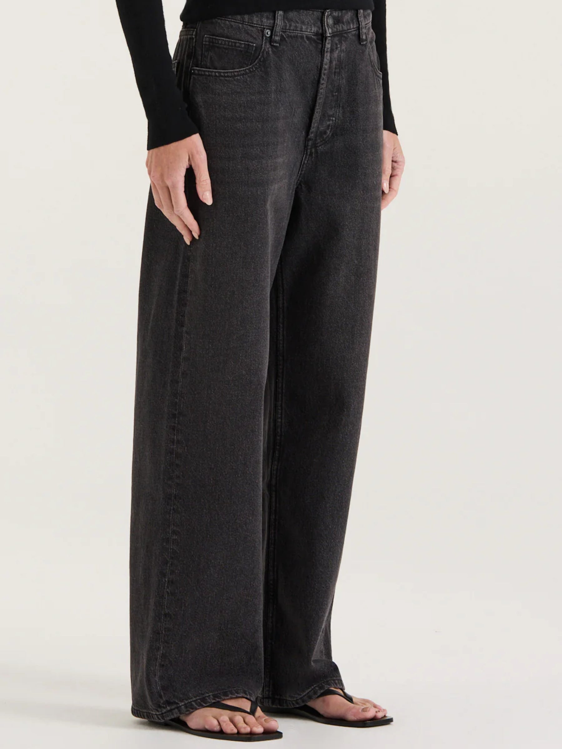 HENNE | Gisella Jean in Black Wash