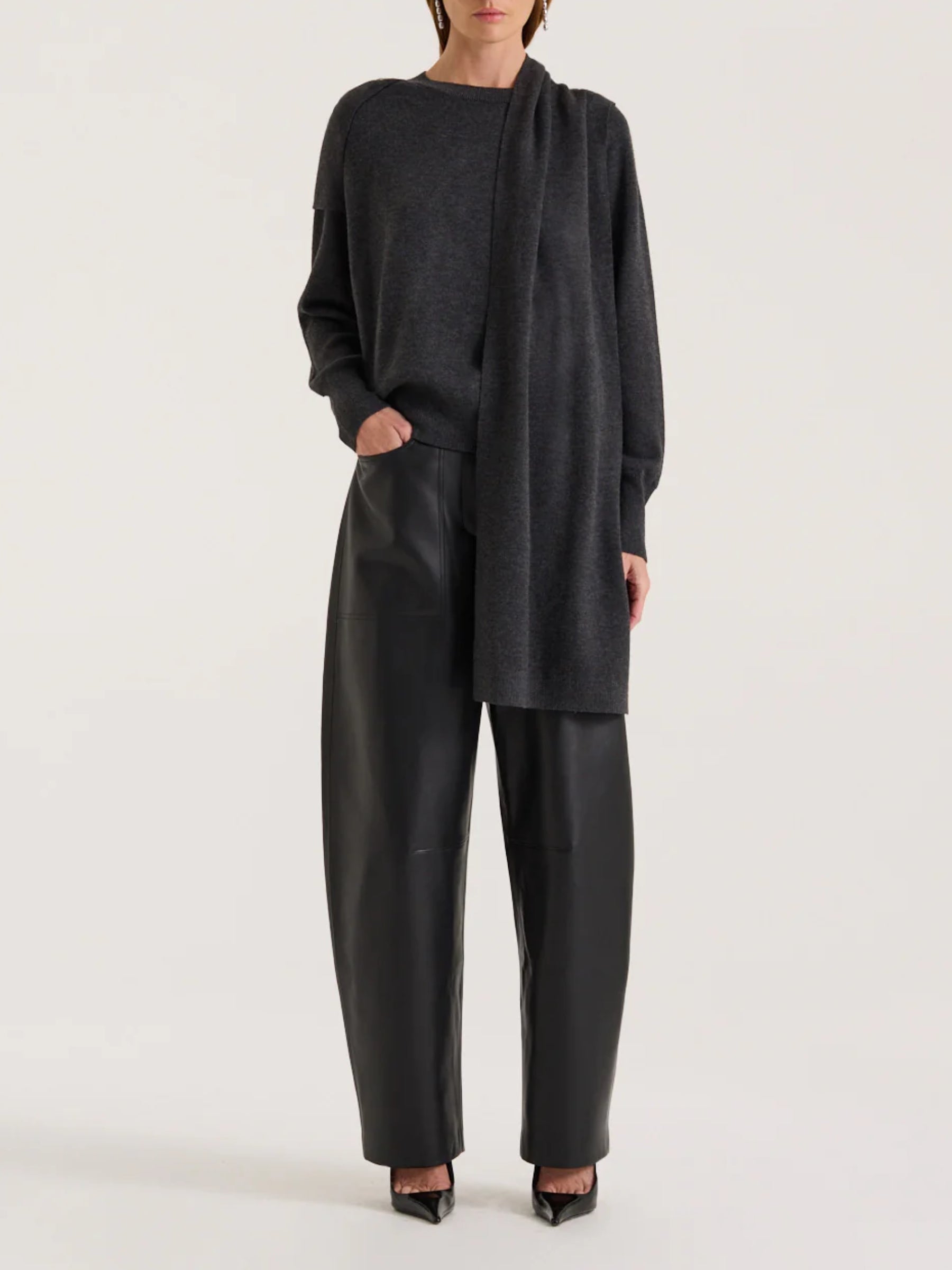HENNE | Tori Scarf Knit in Black