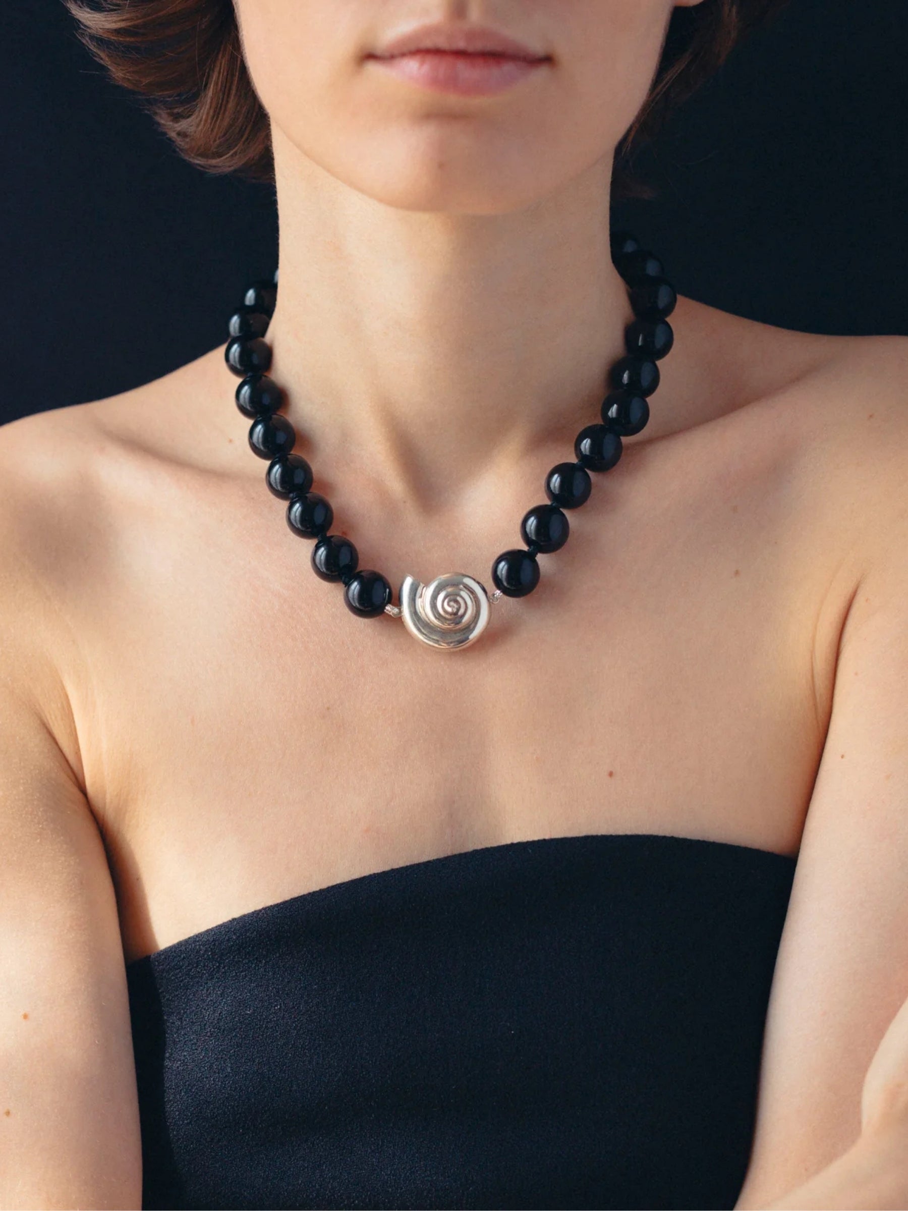 Le Sundial Nautilus Onyx Collar | TheUNDONE