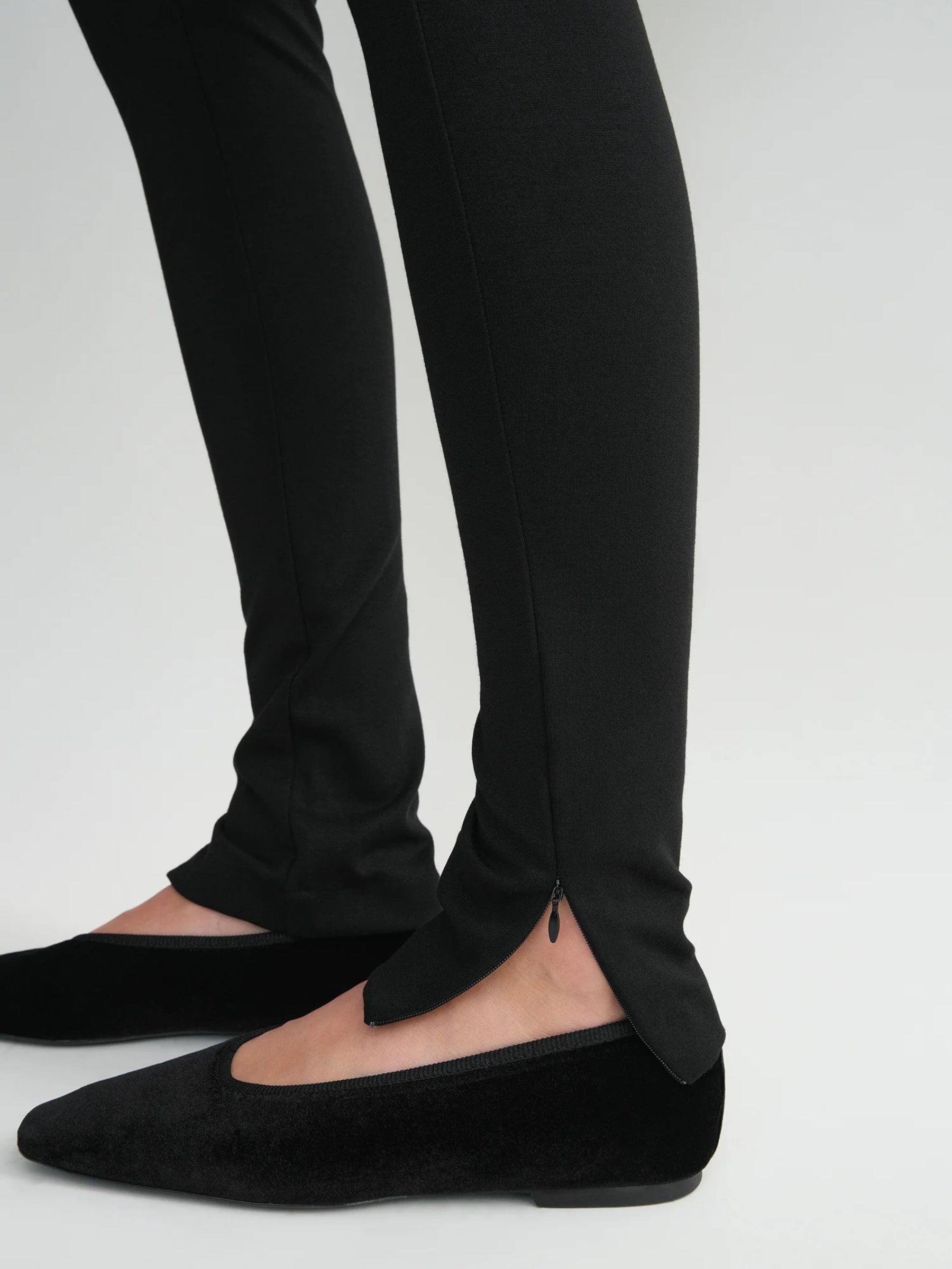 TOTEME | Zip Leggings in Black | The UNDONE
