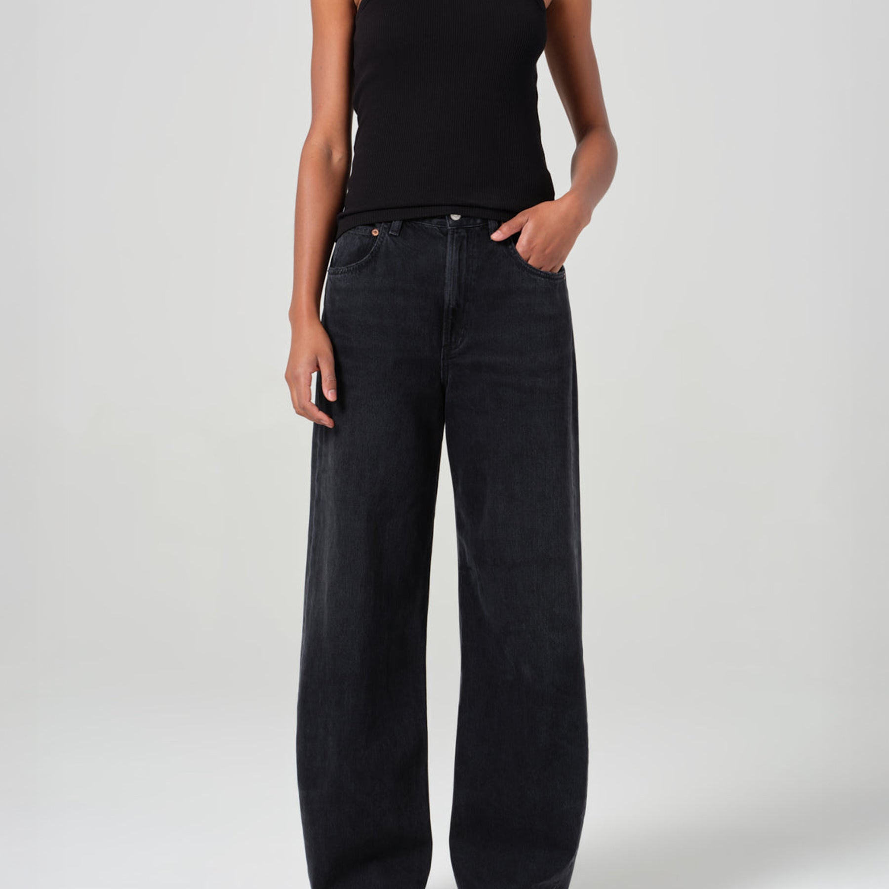 AGOLDE | Low Curve Jean in Black Tar | The UNDONE