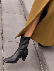ESSEN | The Glove Boot in Black | The UNDONE