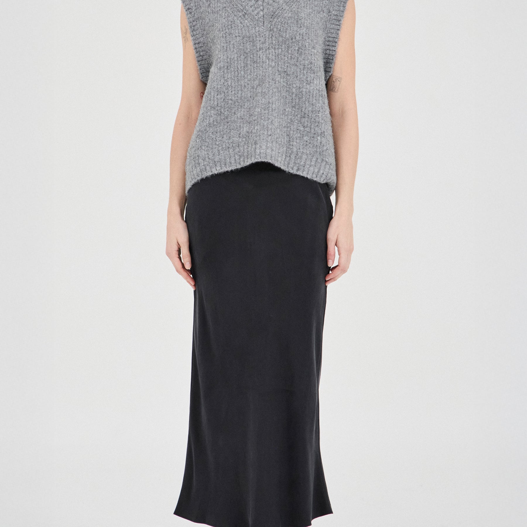 FRIEND OF AUDREY | The Fluffy Knit Vest in Grey Charcoal | The UNDONE