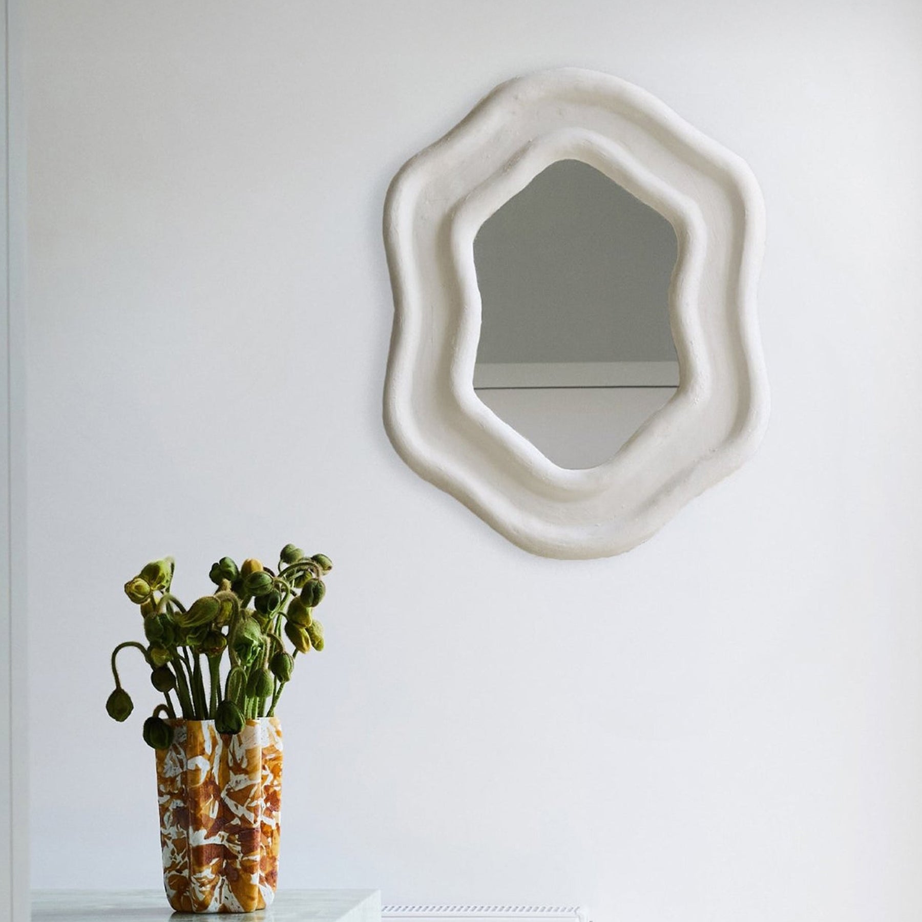 Lucy Montgomery X Jardan | Onda Mirror Small in White | The UNDONE