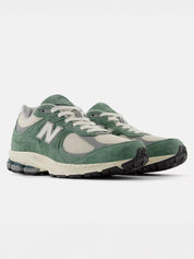 New Balance | 2002R Sneaker in Green Dark Juniper with Linen | The UNDONE