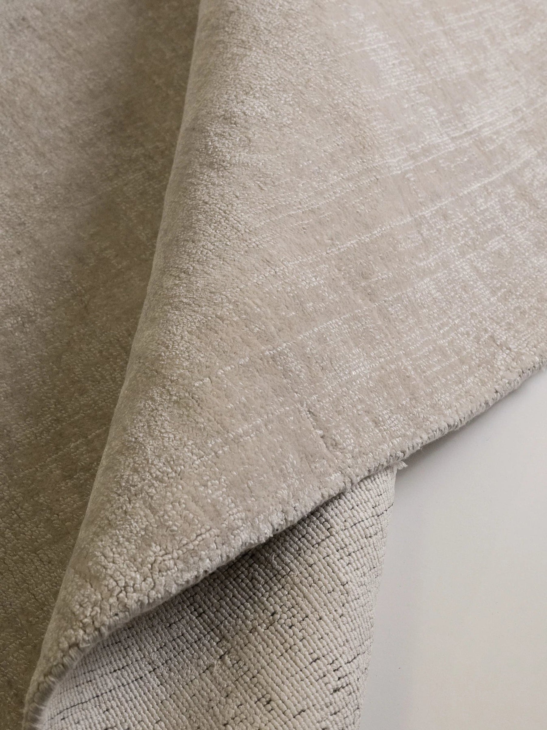 Rug Porter | Pearl Rug in Neutral Pearl | The UNDONE