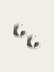 Rylan| Curved Ribbed Hoop Earrings in Silver | The UNDONE