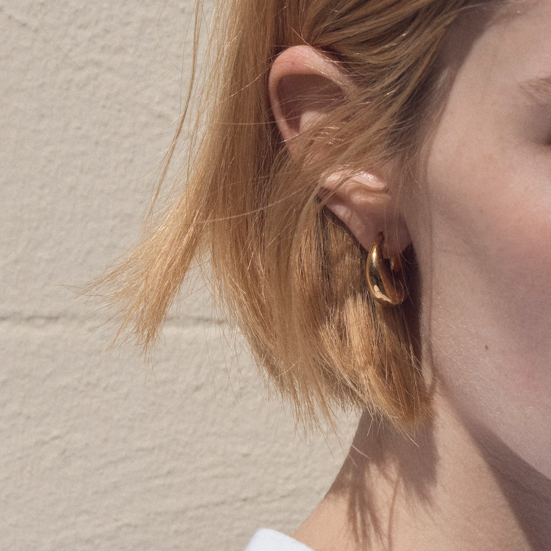 Rylan | Smooth Moon Hoop Earrings in Gold | The UNDONE