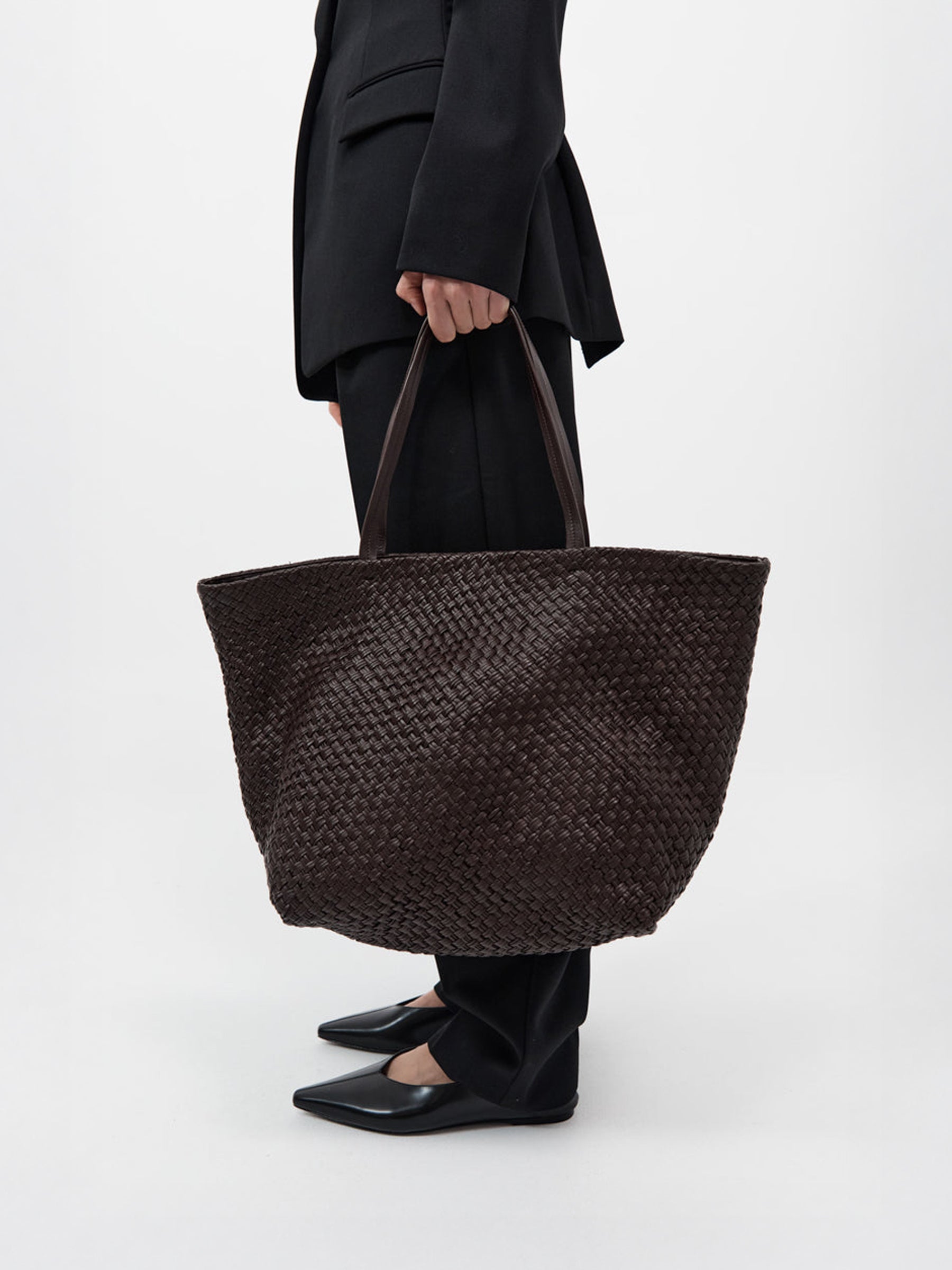 St. Agni | Large Woven Trapeze Bag in Chocolate Brown | The UNDONE