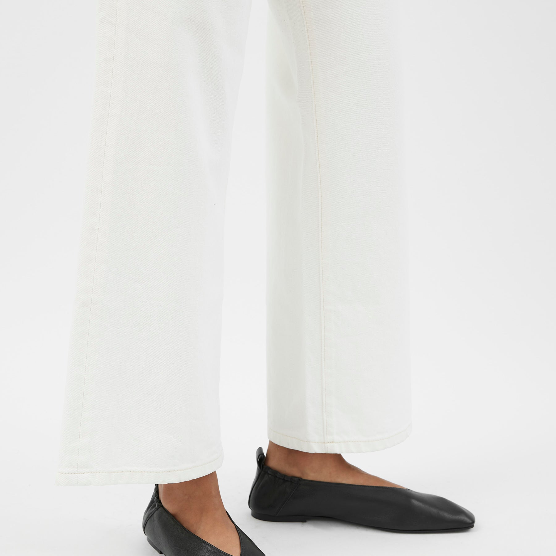 A.Emery | Briot Flat in Black | The UNDONE
