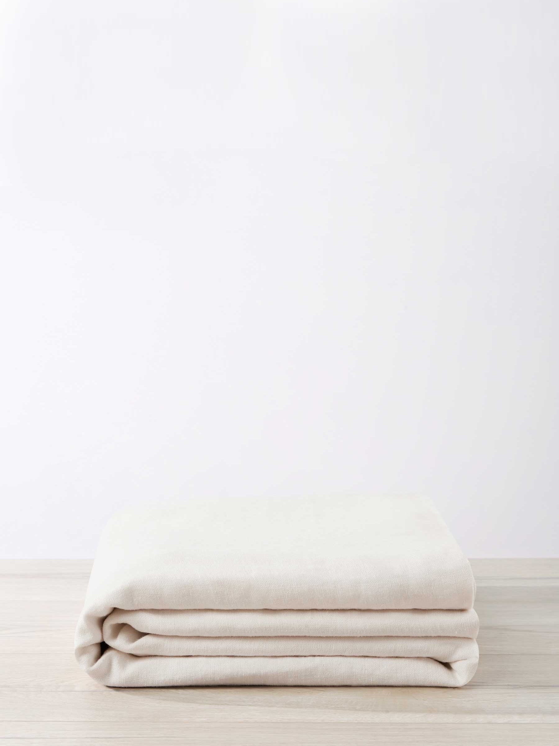 CULTIVER | Heavyweight Linen Bedcover in Ivory | The UNDONE
