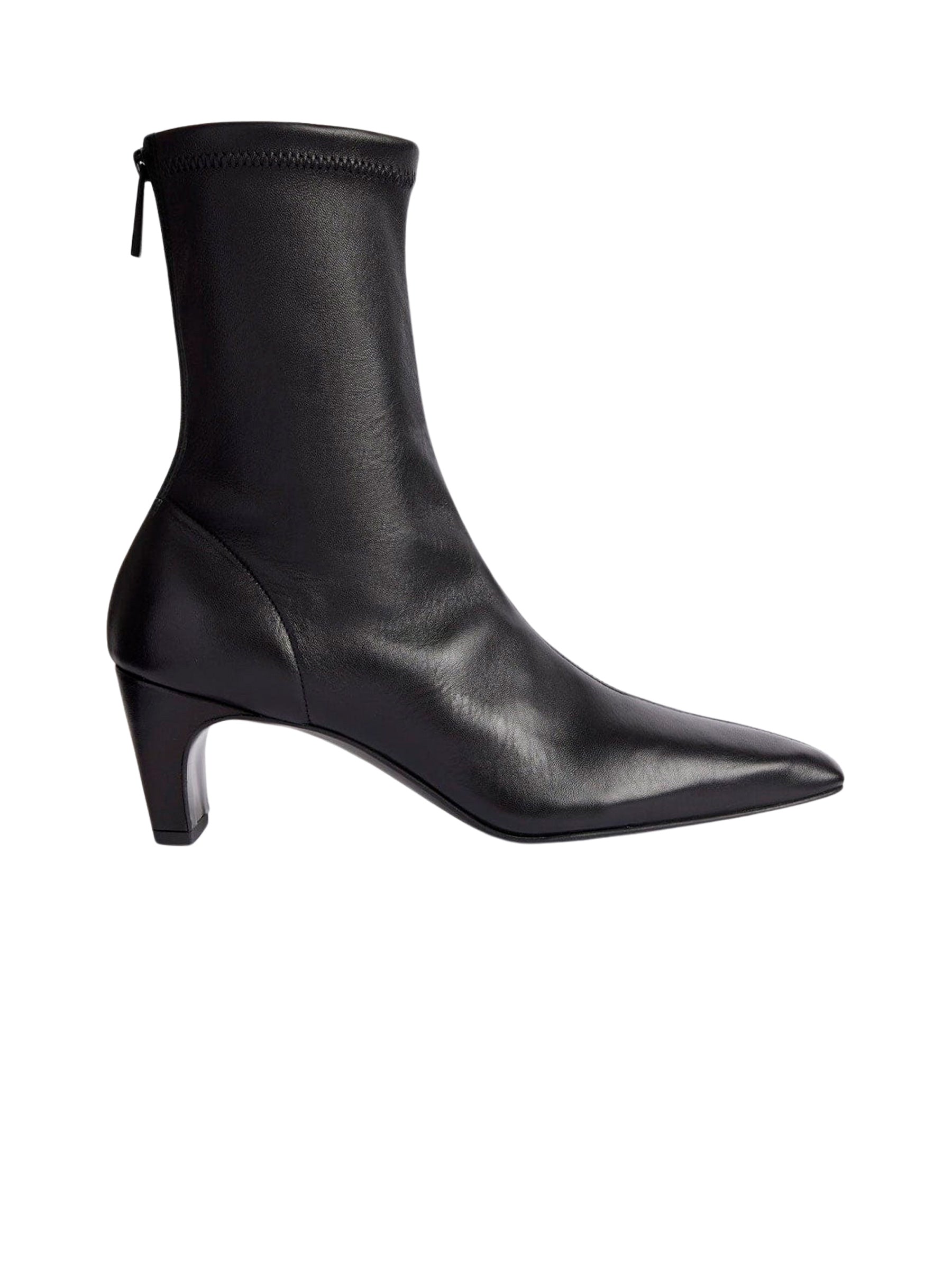 ESSEN | The Glove Boot in Black | The UNDONE