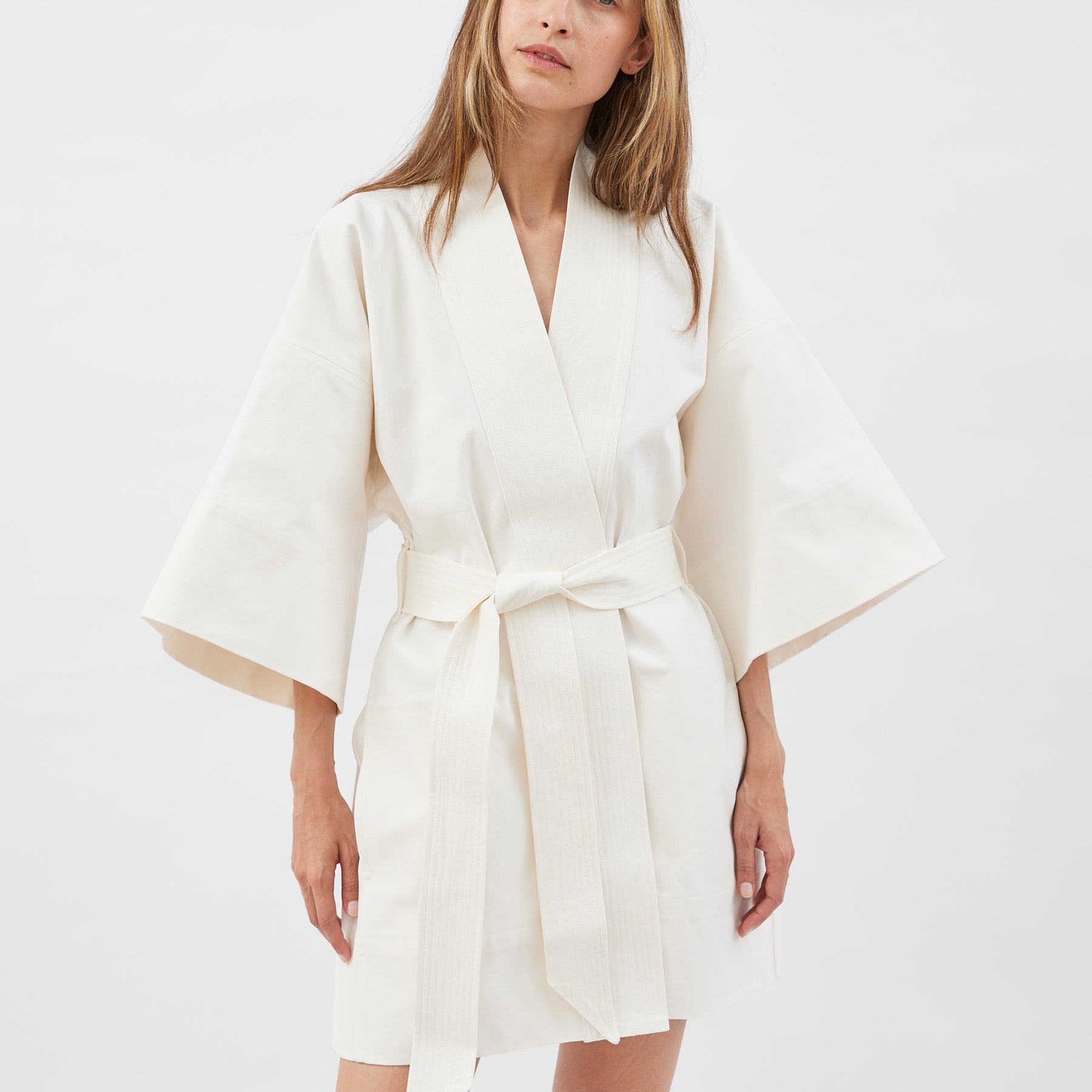 Maison Essentiele | Kimono in Optic White | The UNDONE
