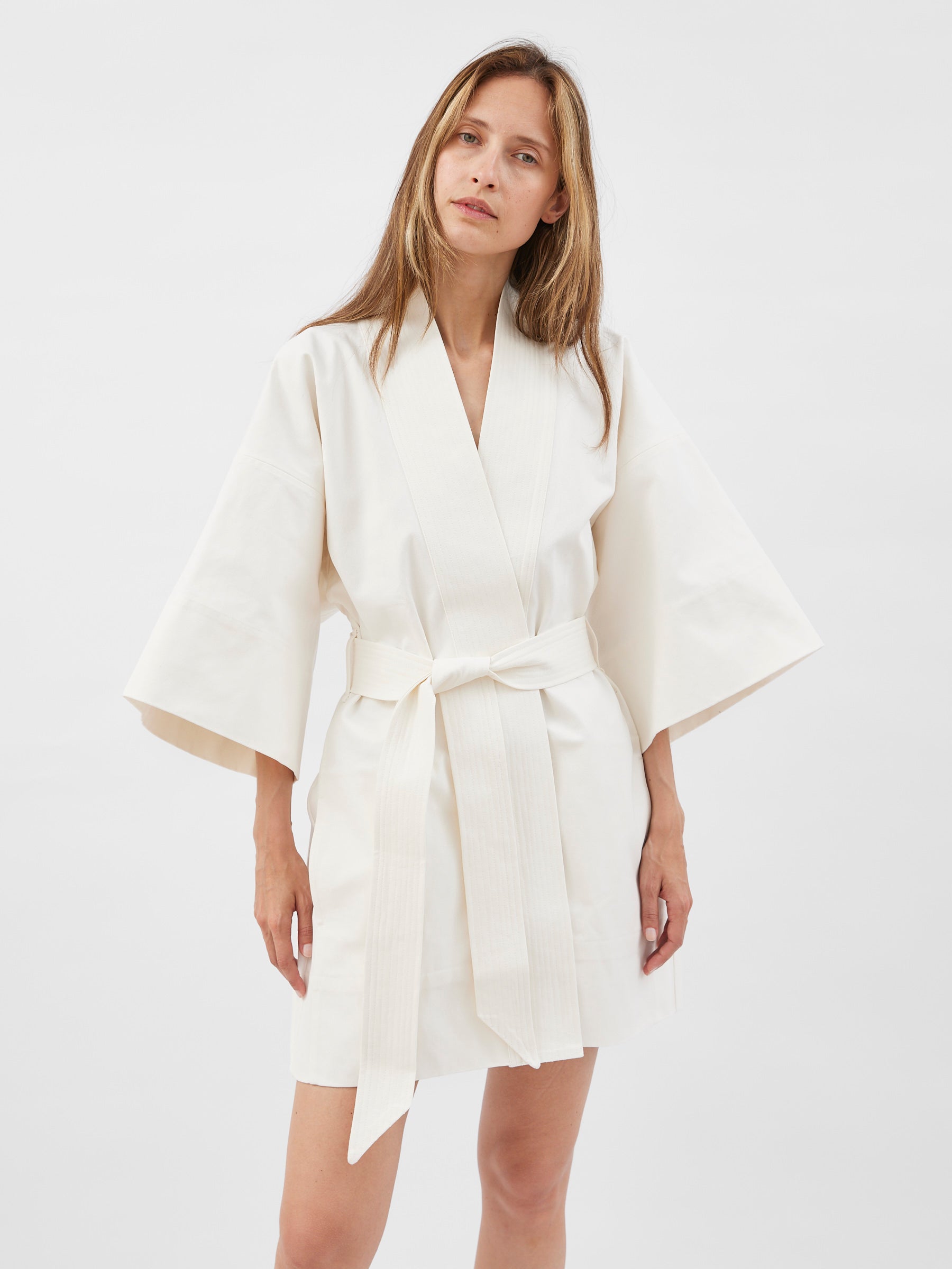 Maison Essentiele | Kimono in Optic White | The UNDONE