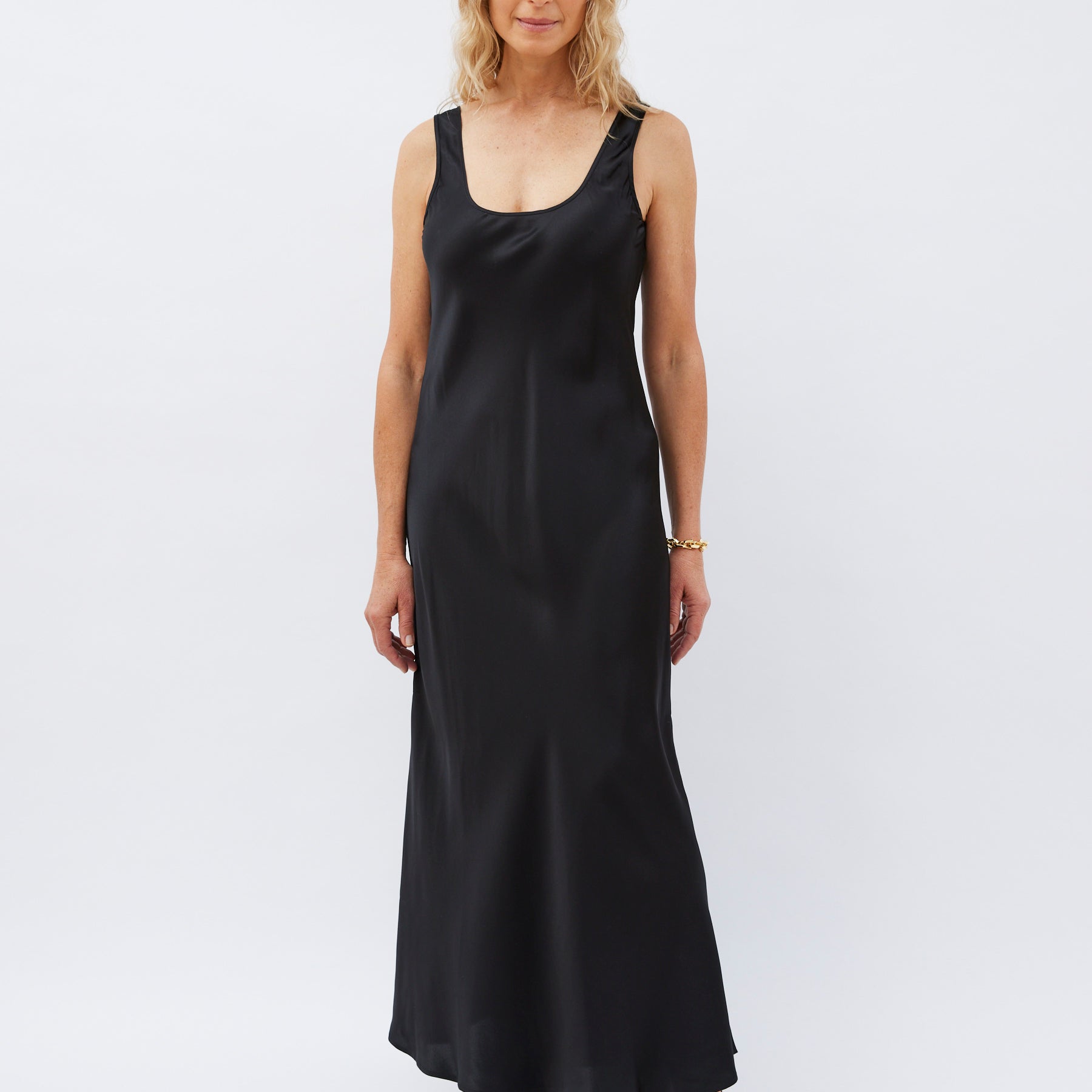 Maison Essentiele | Scoop Neck Maxi in Black | The UNDONE