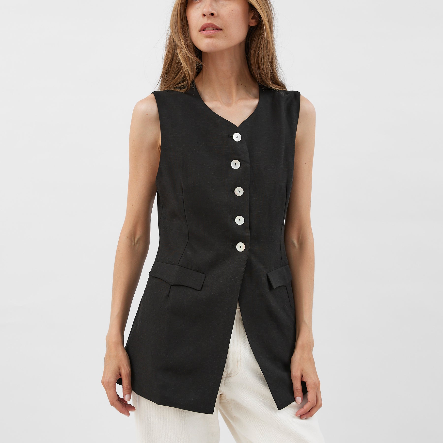 Marle | Leo Vest in Black | The UNDONE