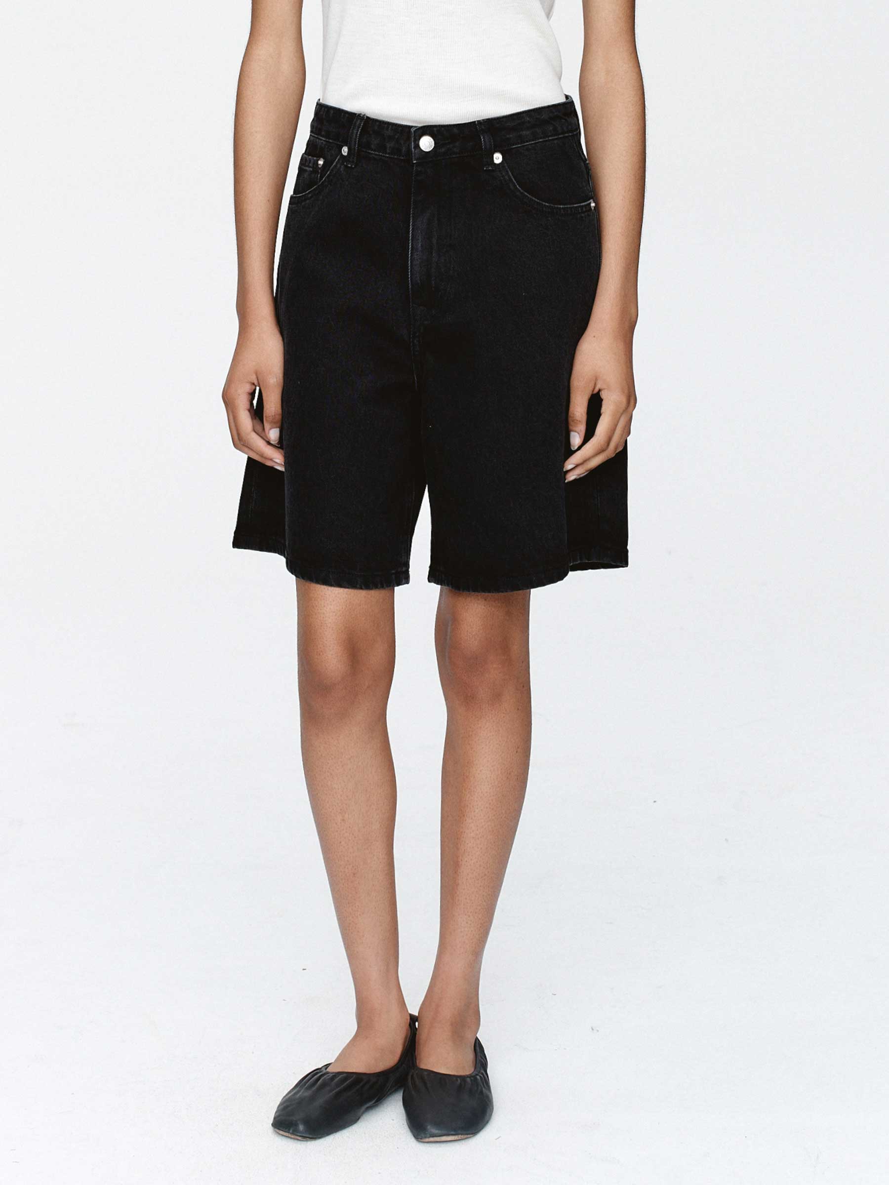 Marle | Relaxed Jean Short in Black | The UNDONE