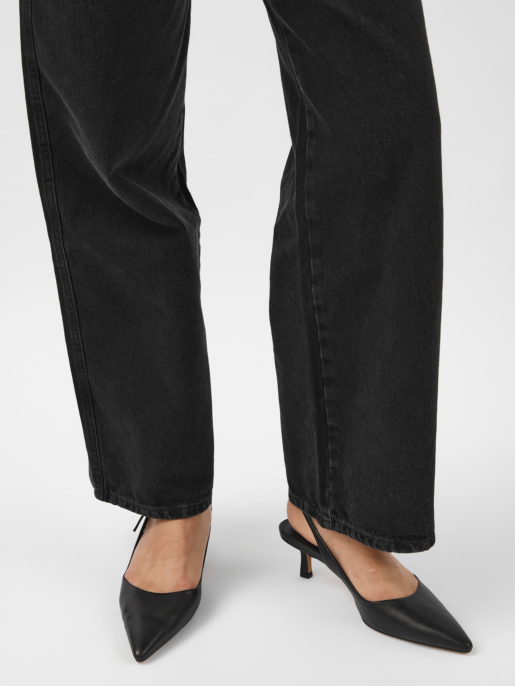 Nelson Made | Clara Point in Black | The UNDONE