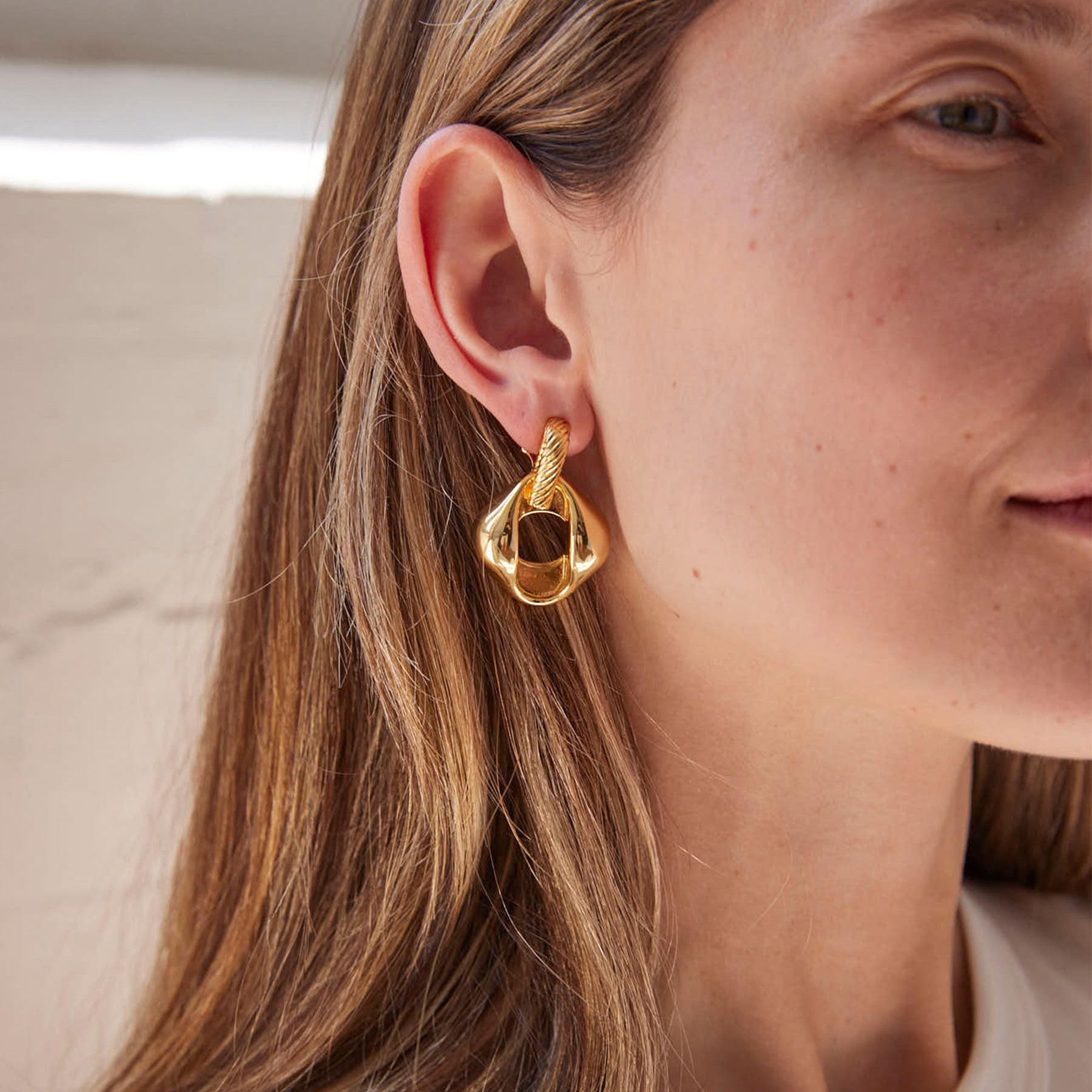 Rylan | Deco Pendant Earrings in Gold | The UNDONE