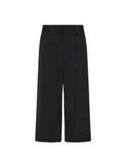 St. Agni | Bermuda Shorts in Black | The UNDONE