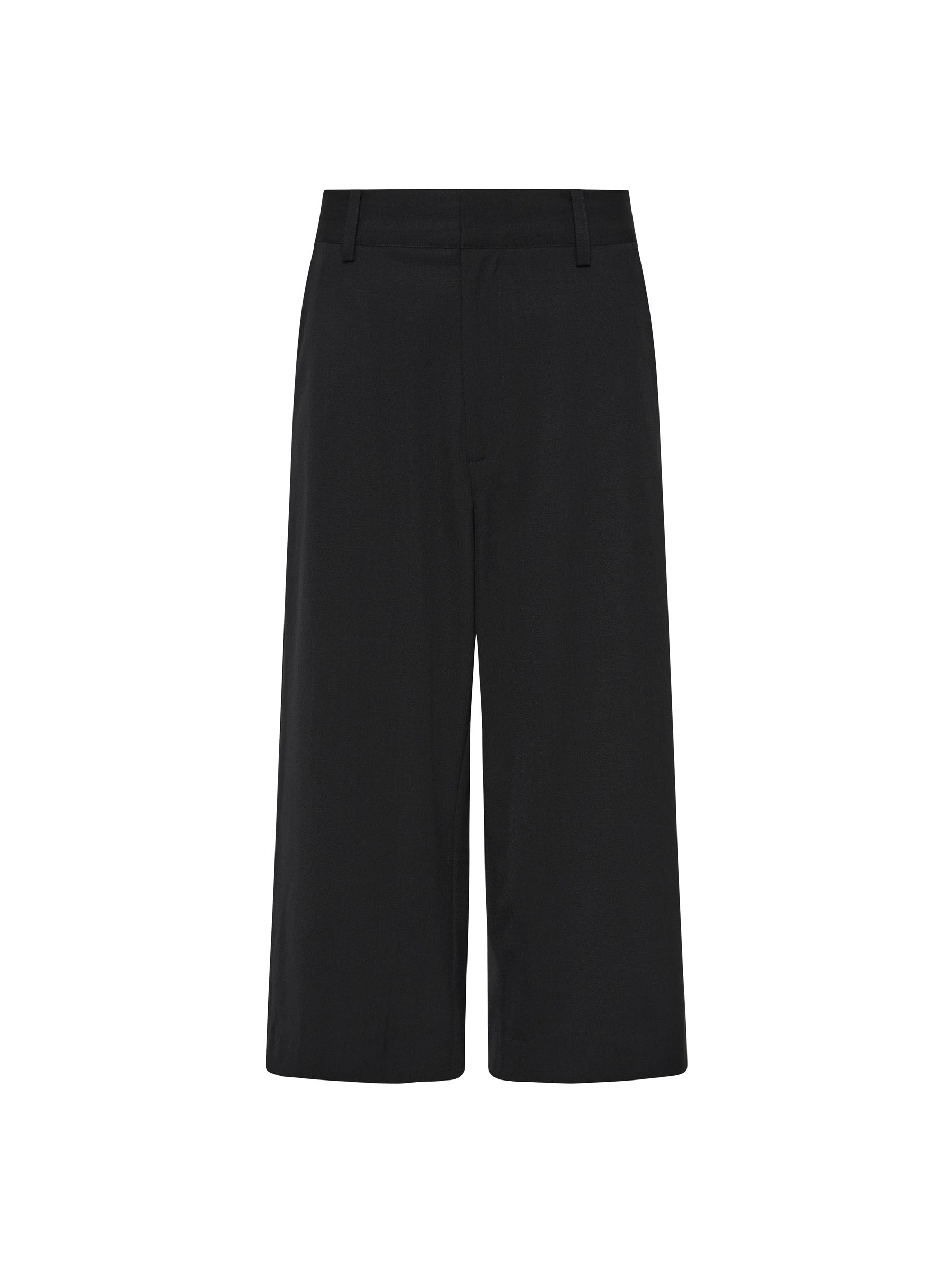 St. Agni | Bermuda Shorts in Black | The UNDONE