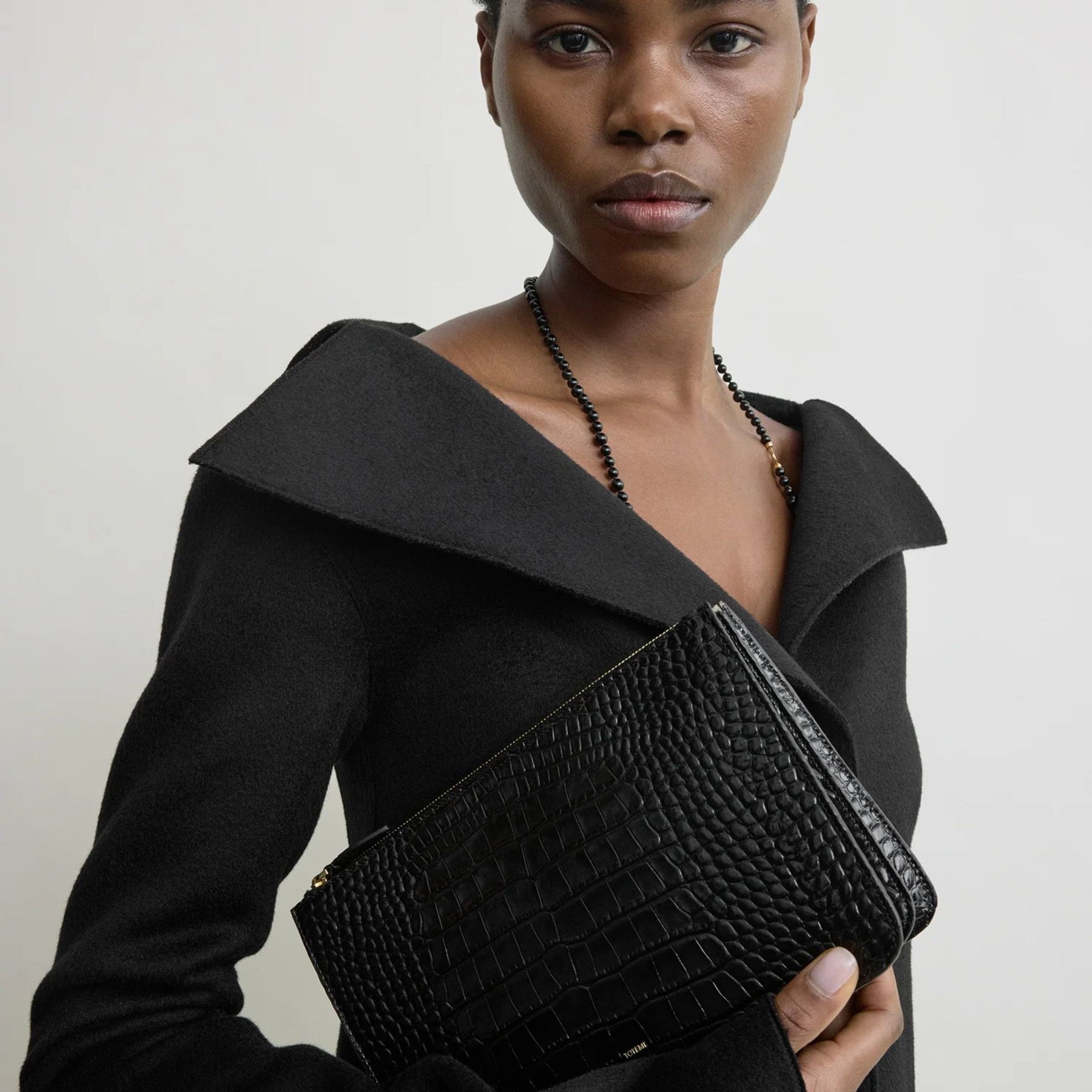 Toteme Threefold croco-embossed clutch black | The UNDONE