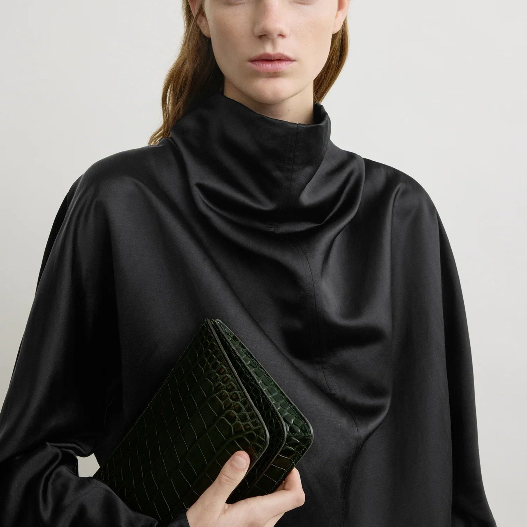 Toteme_Threefoldcroco-embossedclutchgreen_1_b18ec3e5-c9f7-4bab-87e3-4e7752f3f65a.jpg