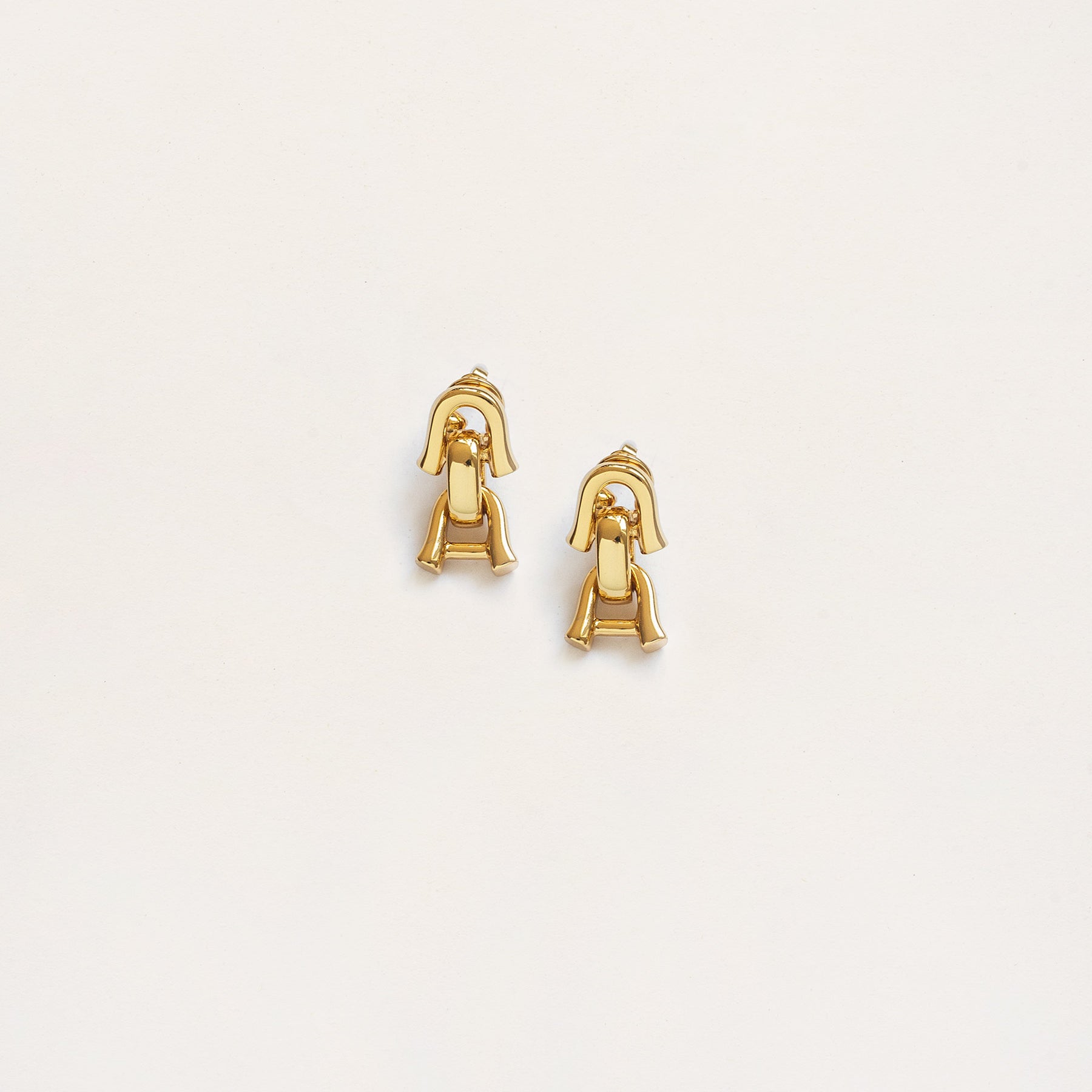 Rylan | Link Medium Earrings in Gold | The UNDONE