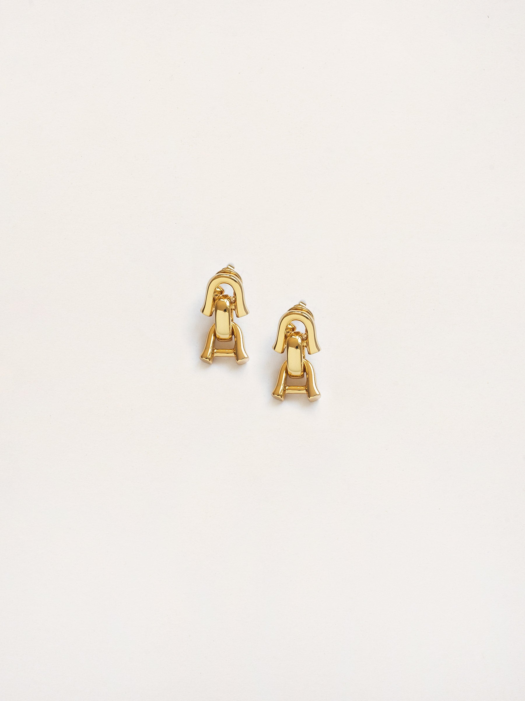 Rylan | Link Medium Earrings in Gold | The UNDONE