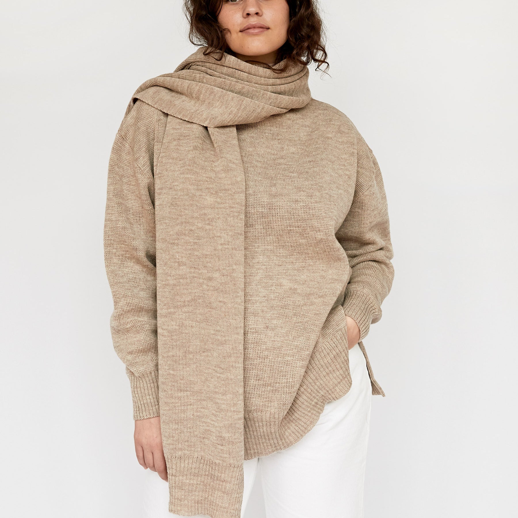 Arnsdorf | Anne Scarf in Beige | The UNDONE