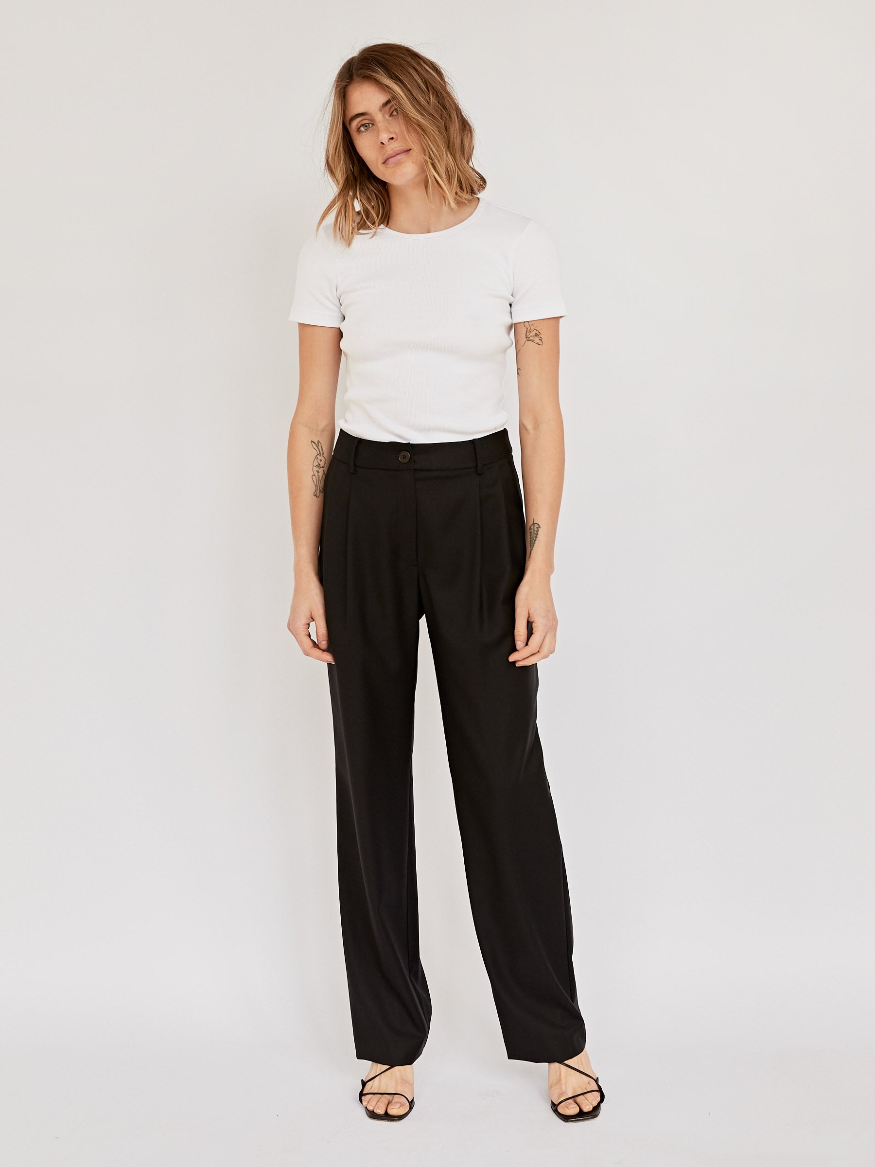 Arnsdorf | Black Tailored Trouser | The UNDONE