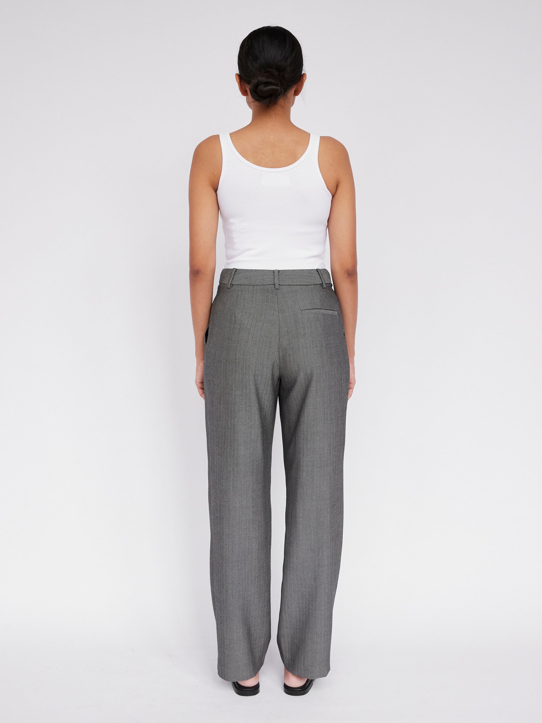 Arnsdorf | Tailored Trouser in Grey Herringbone | The UNDONE