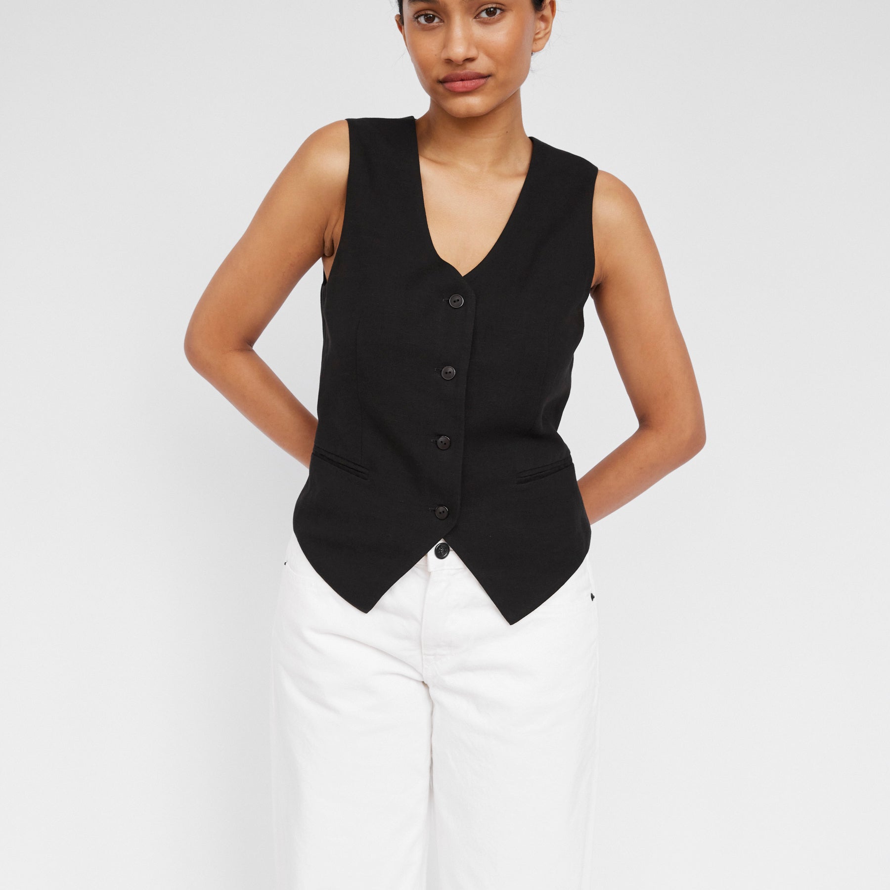 Hyde & Stone | Bonita Vest in Black | The UNDONE