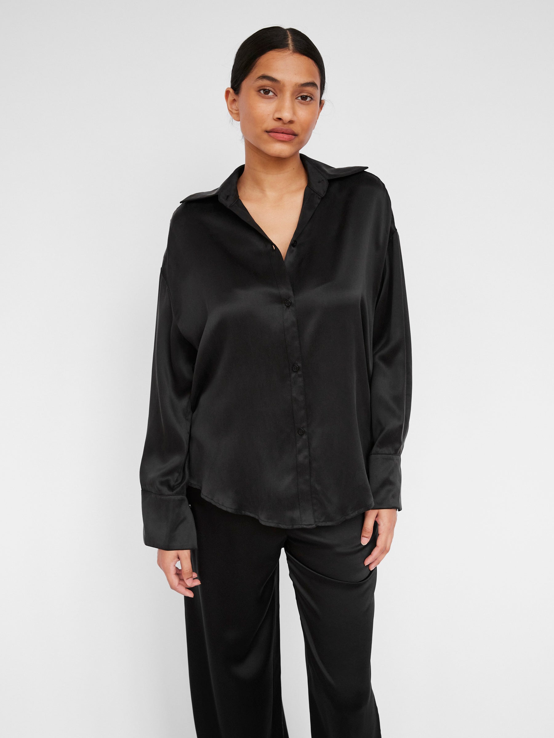 Hyde & Stone | Dominique Silk Shirt in Black | The UNDONE