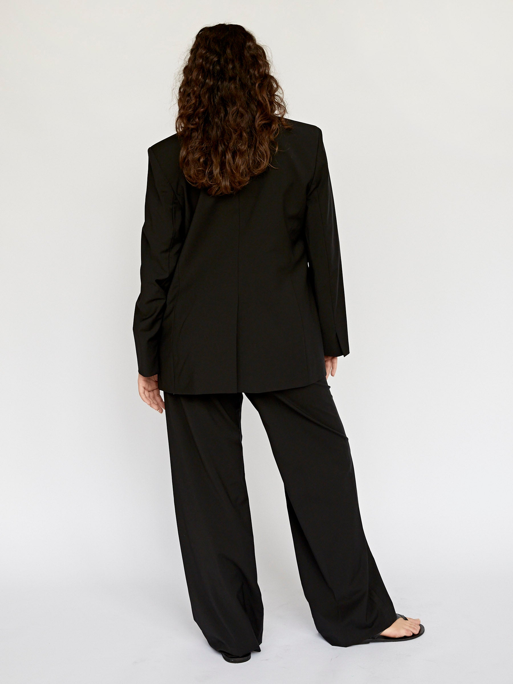 Matteau | Relaxed Tailored Blazer in Black | The UNDONE