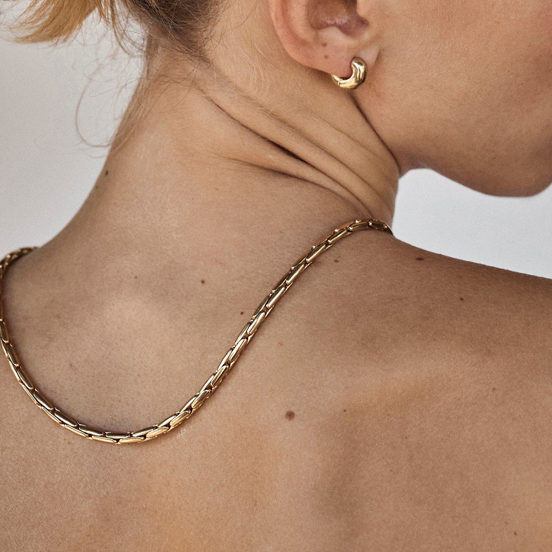 Rylan | Smooth Organic Huggies in Gold | The UNDONE
